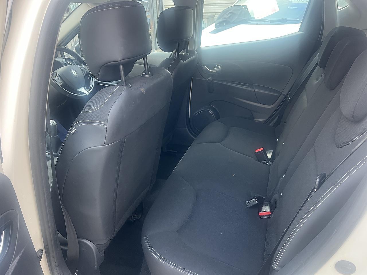 Renault Clio - Image 16