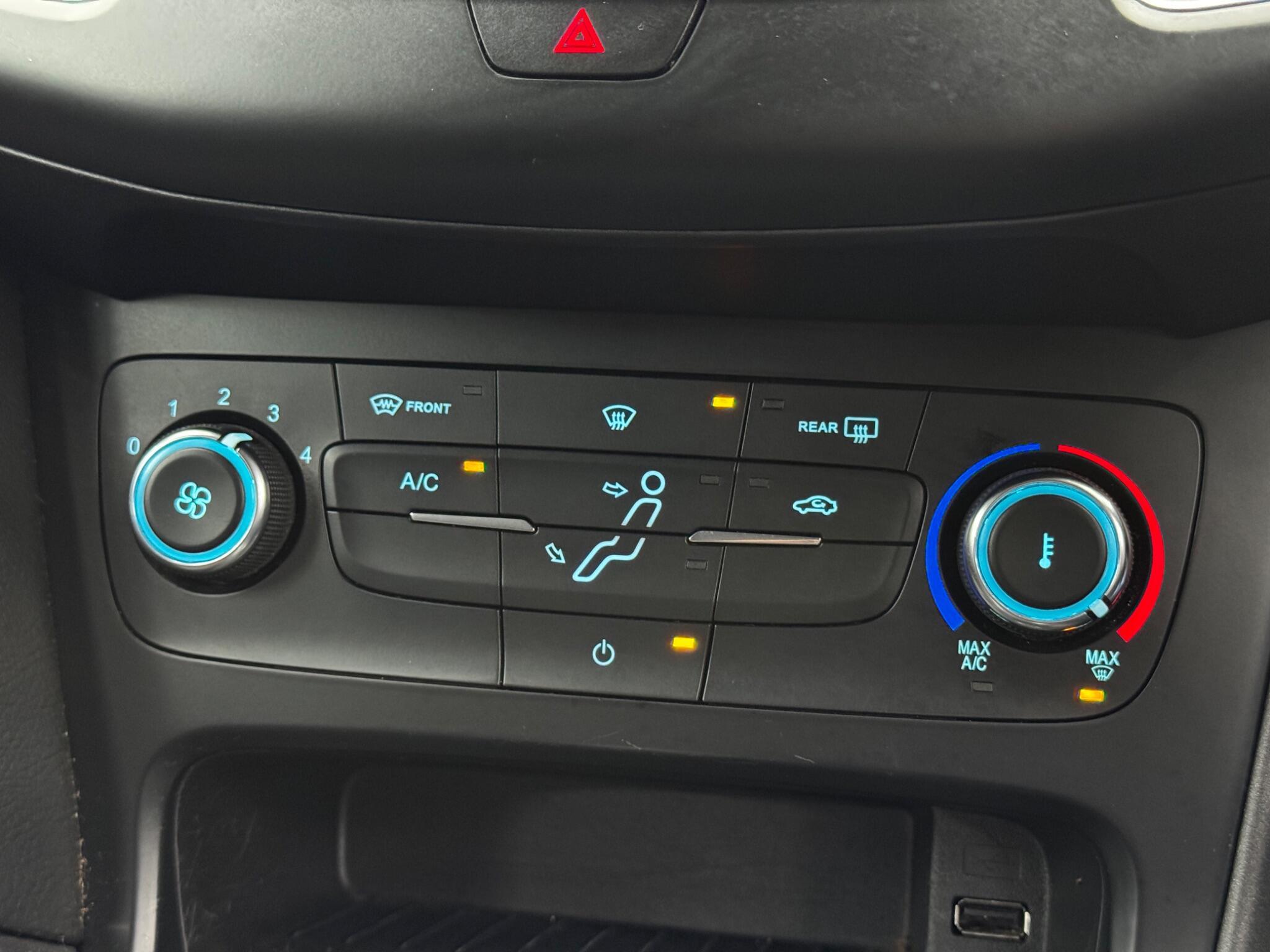 Ford Focus - Image 25
