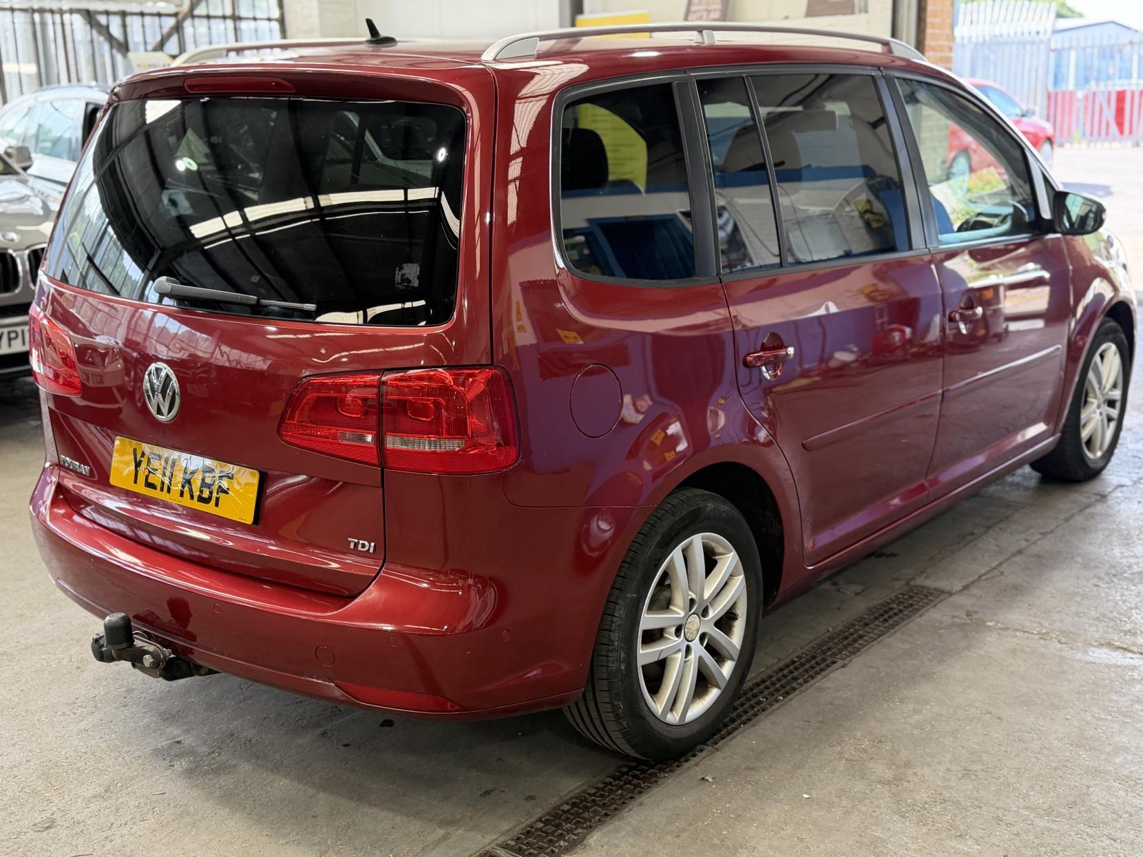Volkswagen Touran - Image 8