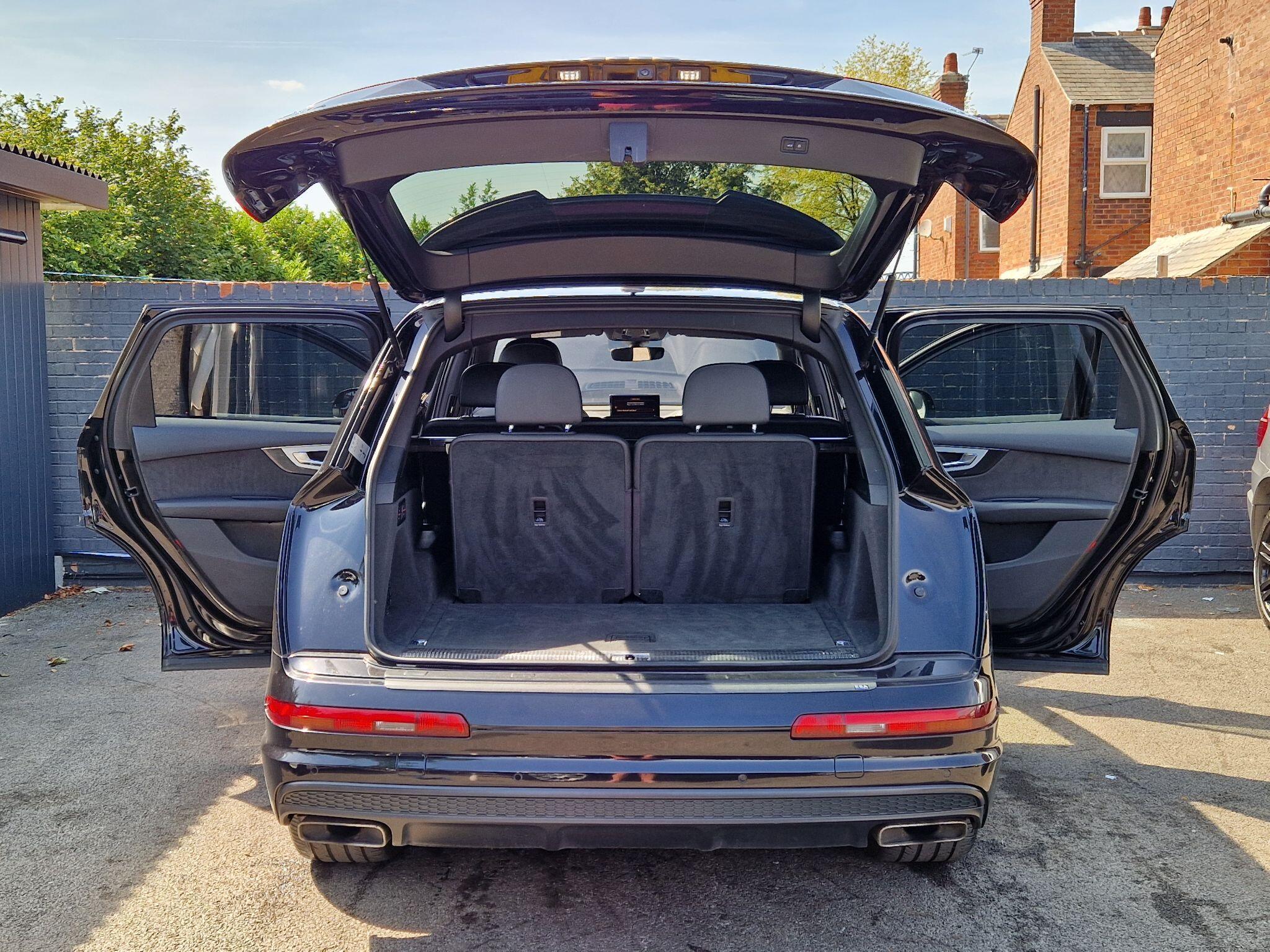 Audi Q7 - Image 7