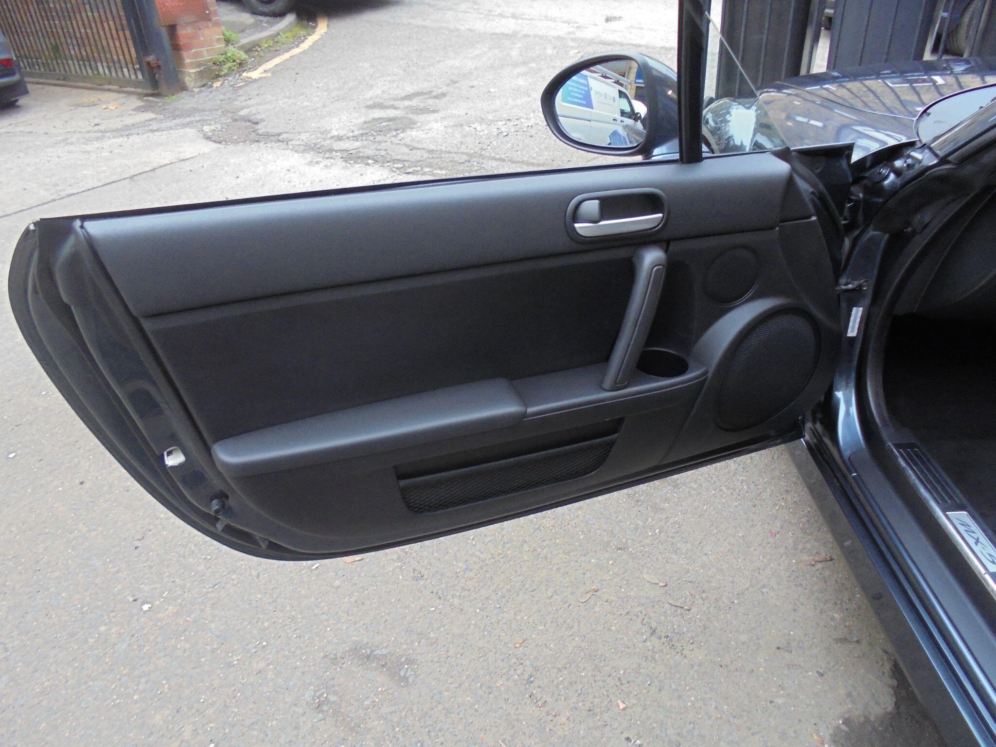Mazda MX-5 - Image 12