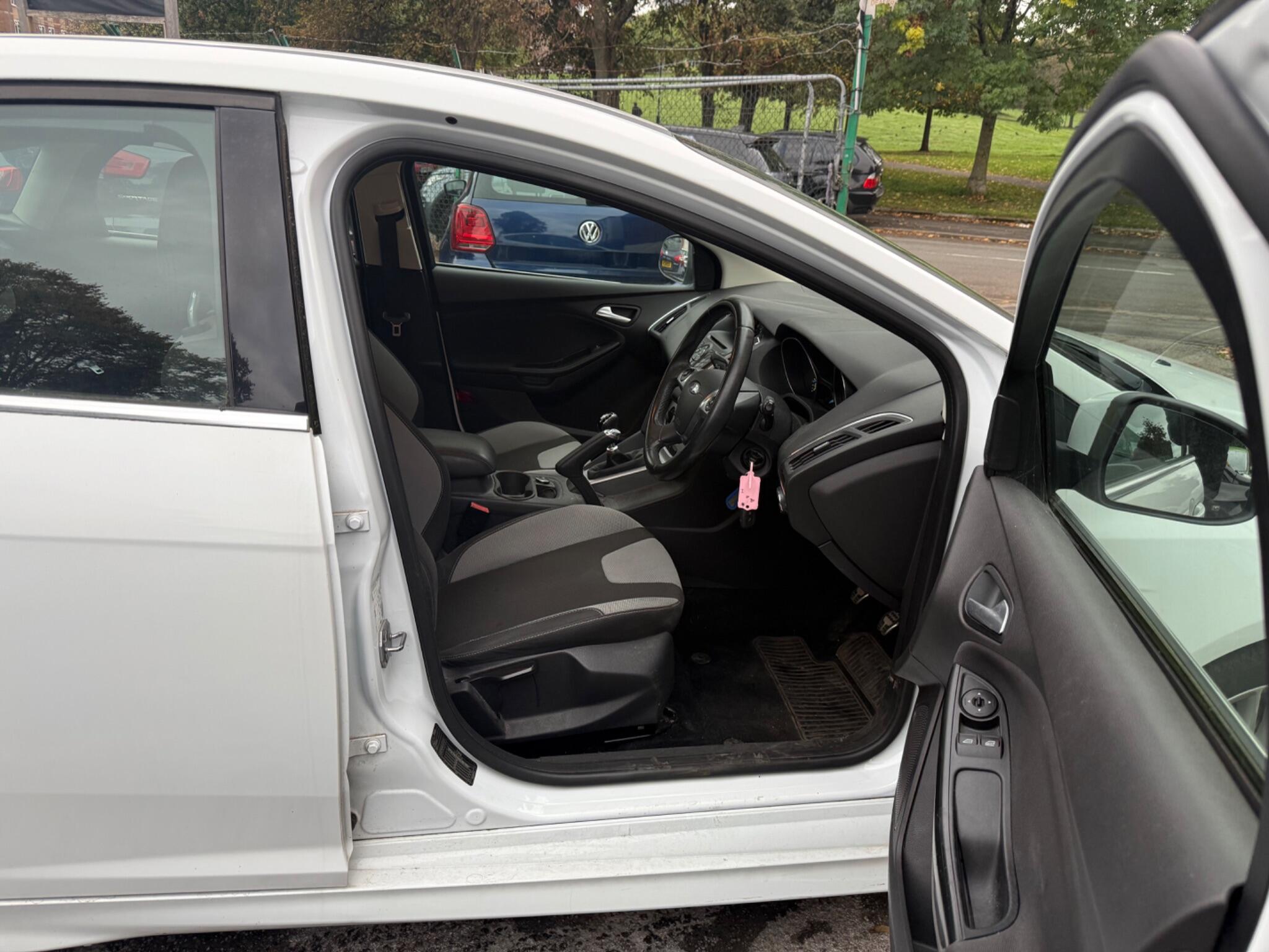 Ford Focus - Image 17