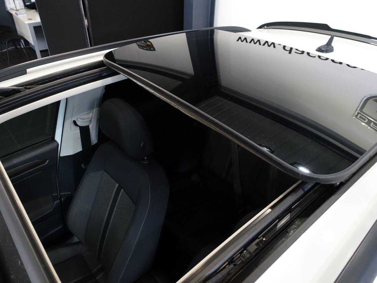 Volkswagen T-Roc - Image 3