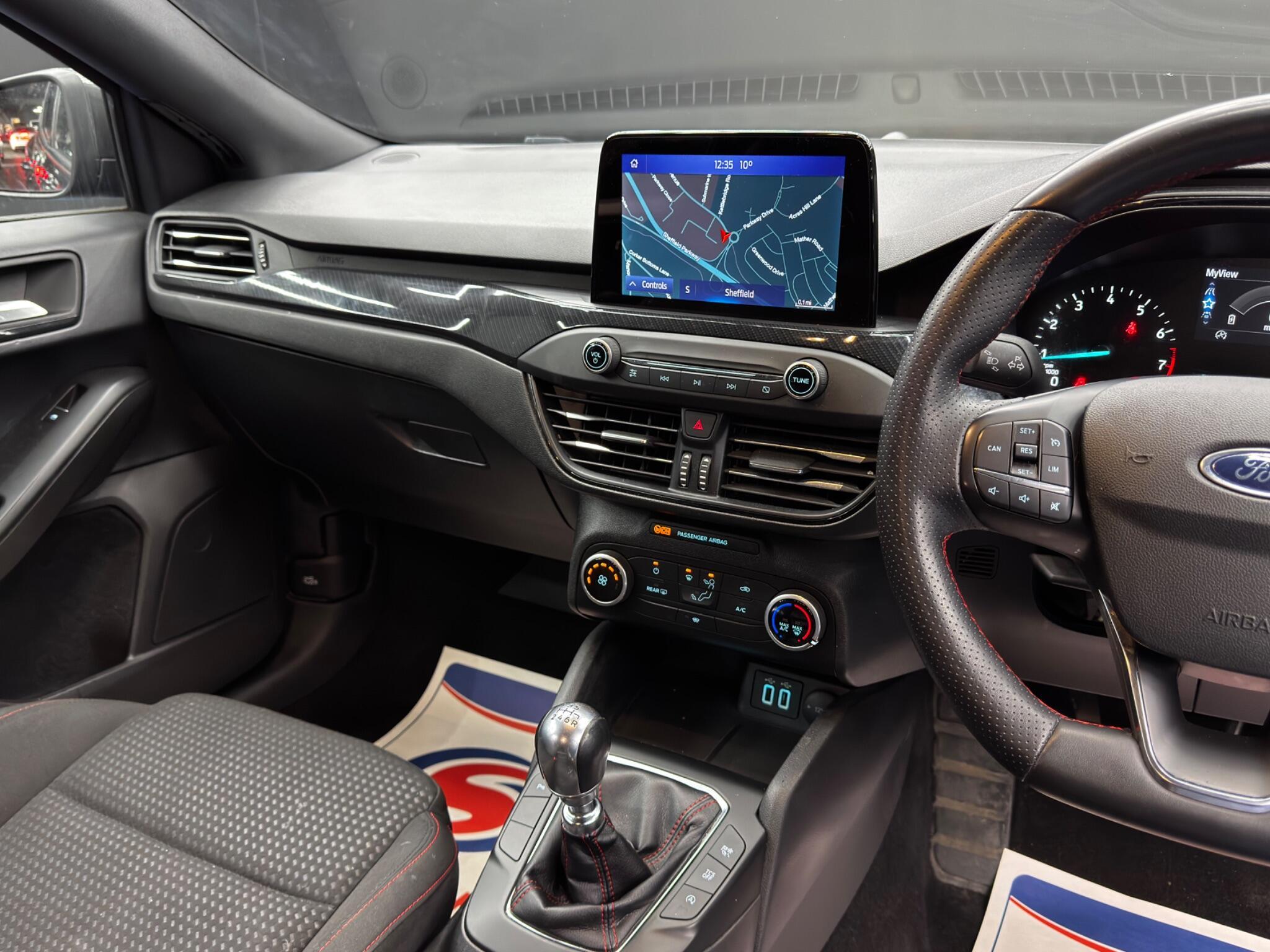 Ford Focus - Image 23