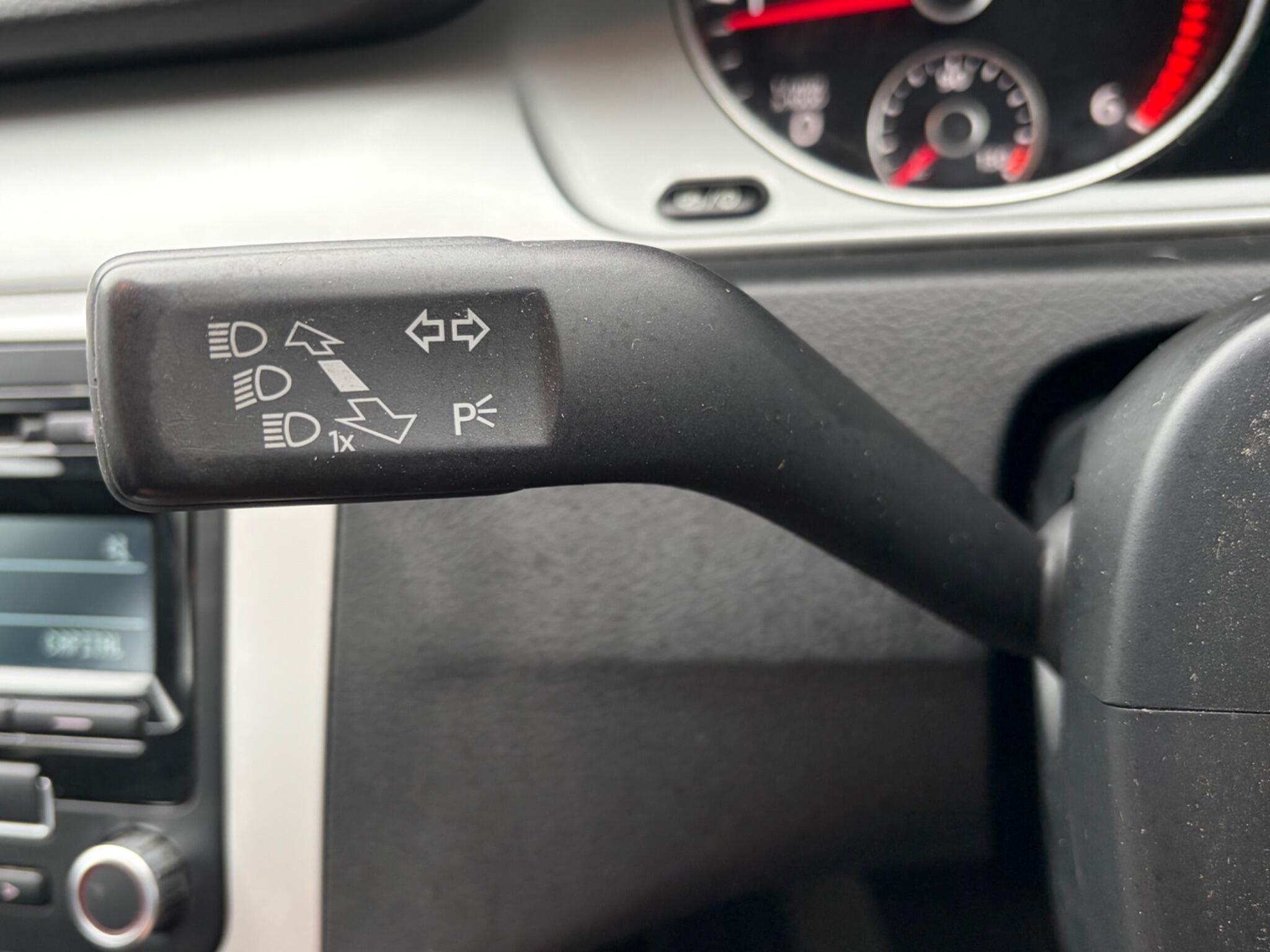 Volkswagen Passat - Image 27