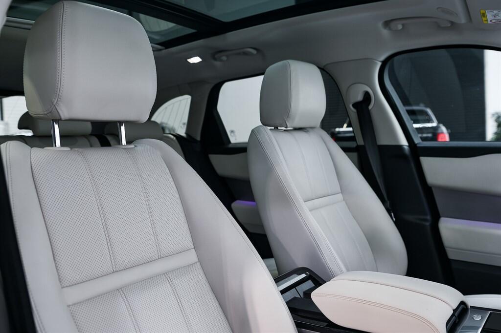 Land Rover Range Rover Velar - Image 12