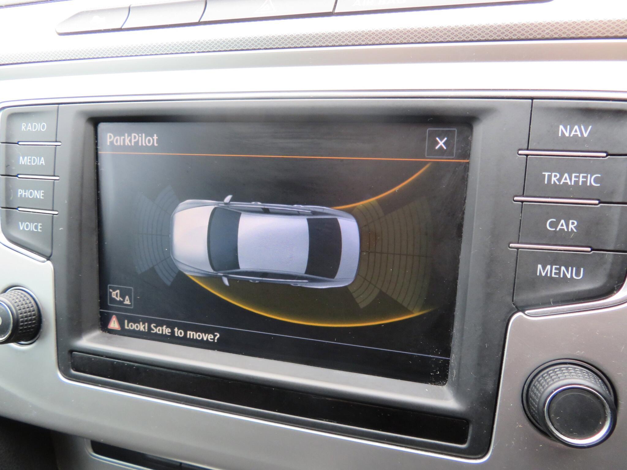 Volkswagen Passat - Image 18