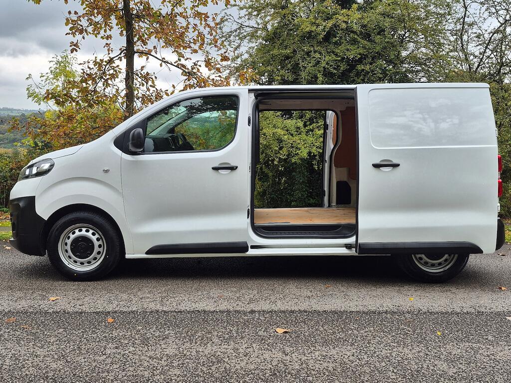 Vauxhall Vivaro - Image 4