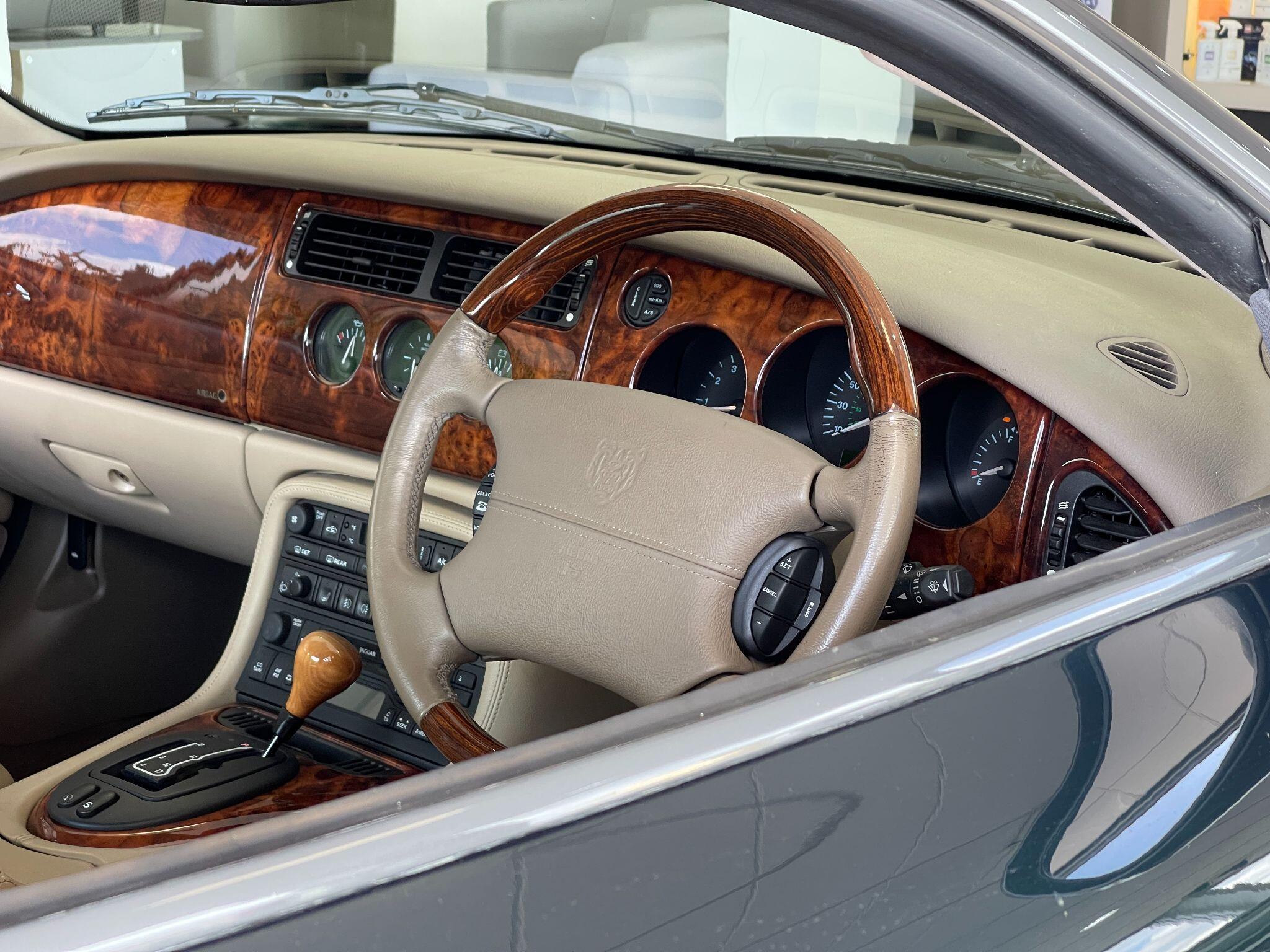 Jaguar XKR - Image 20
