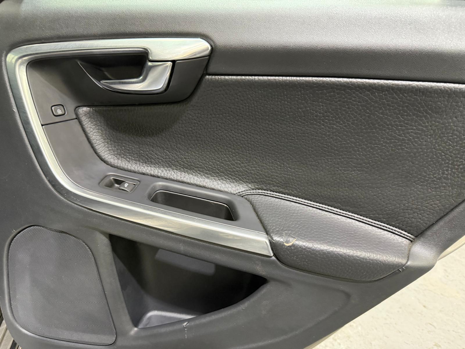 Volvo S60 - Image 48