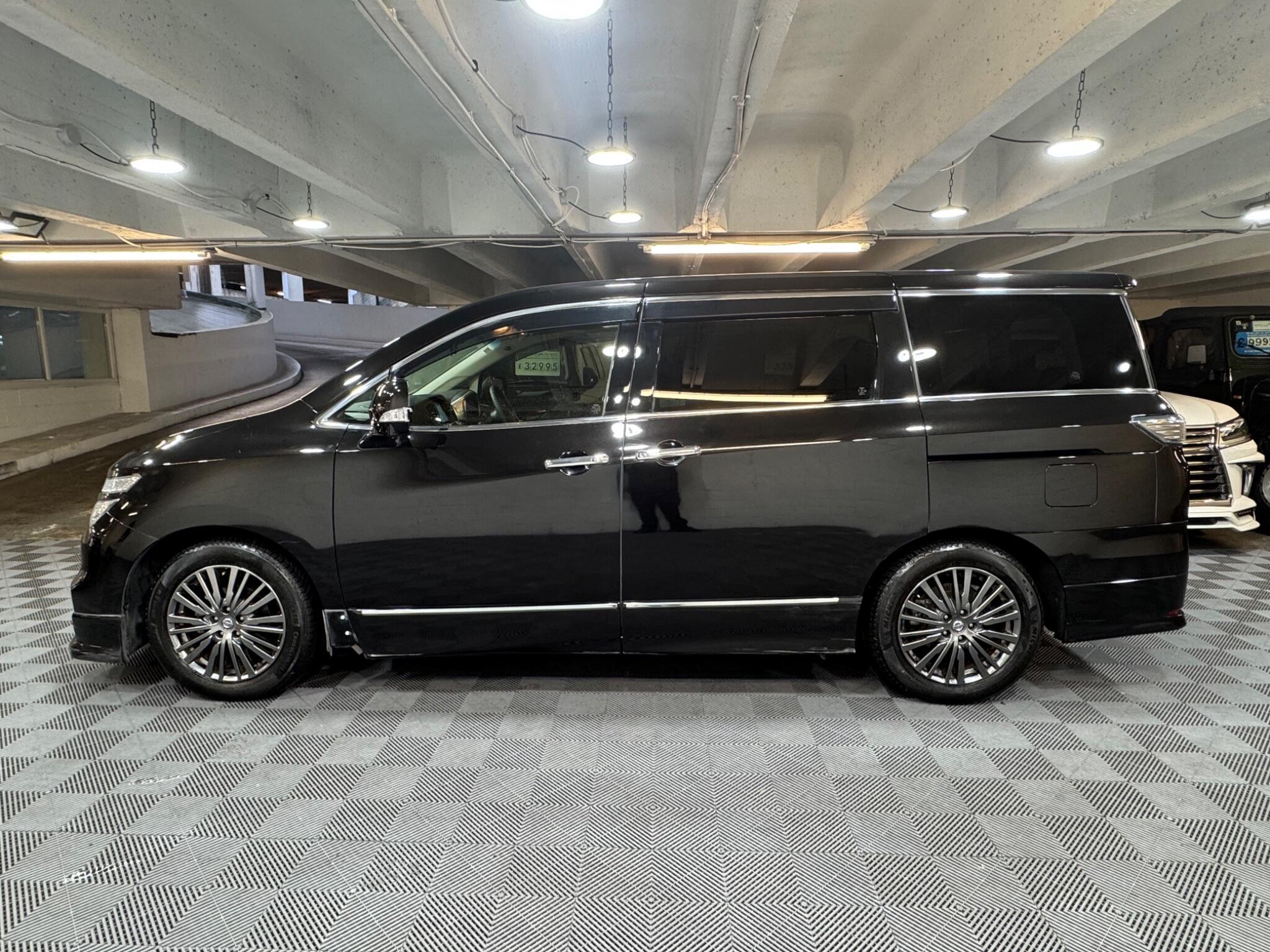 Nissan Elgrand - Image 2