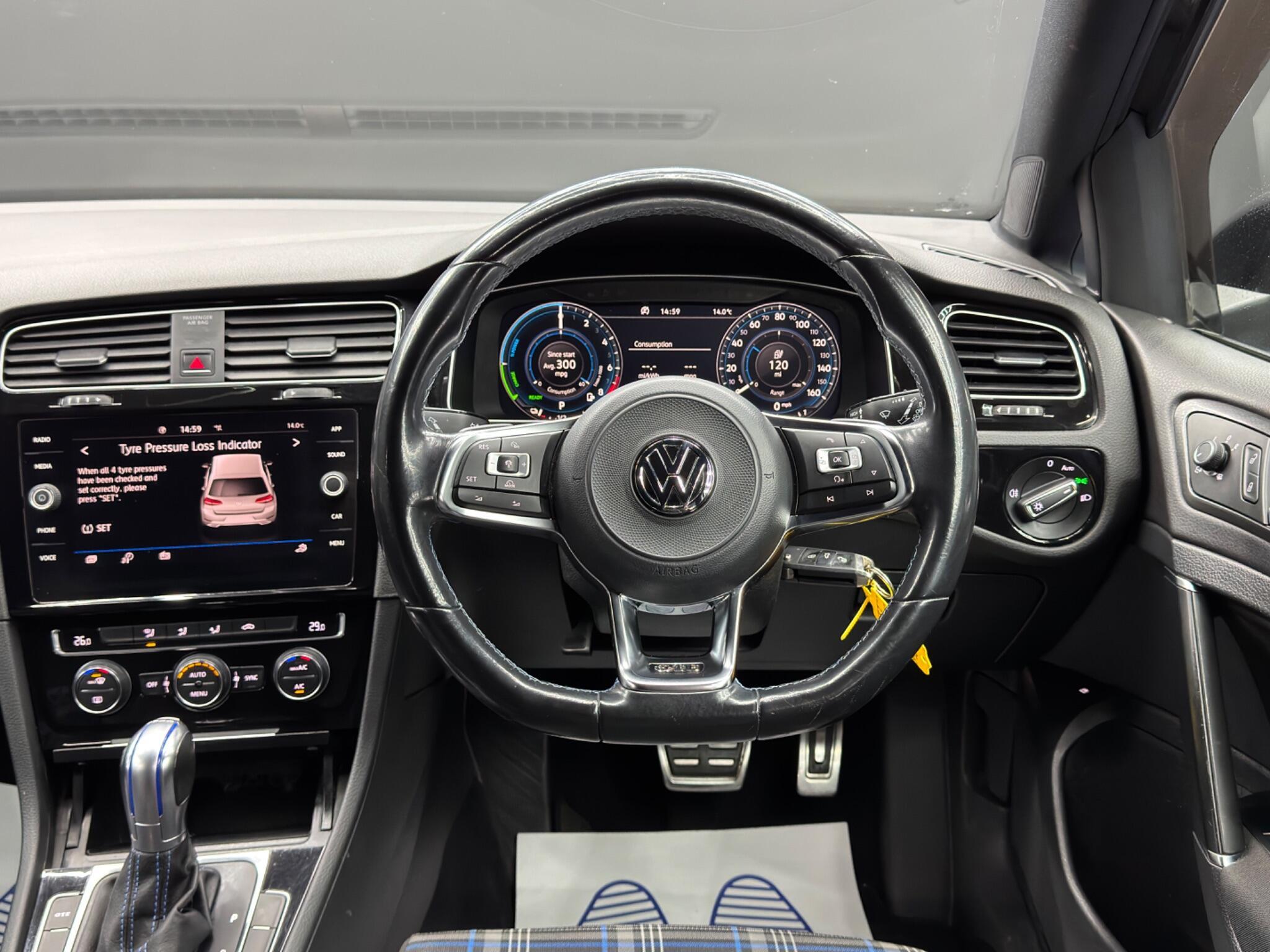 Volkswagen Golf - Image 18
