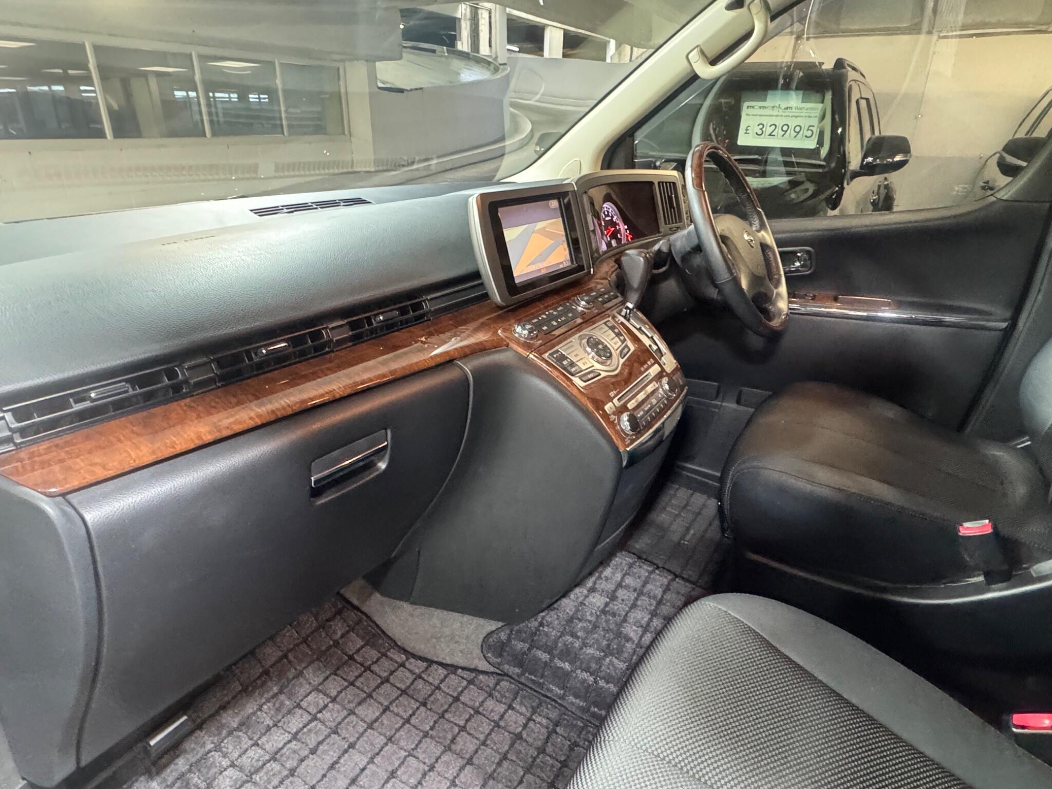Nissan Elgrand - Image 11