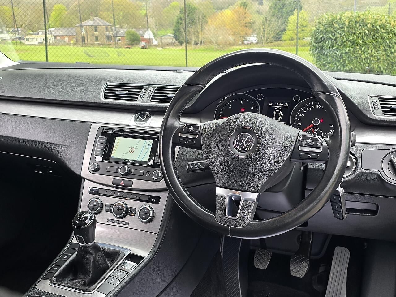 Volkswagen Passat - Image 11