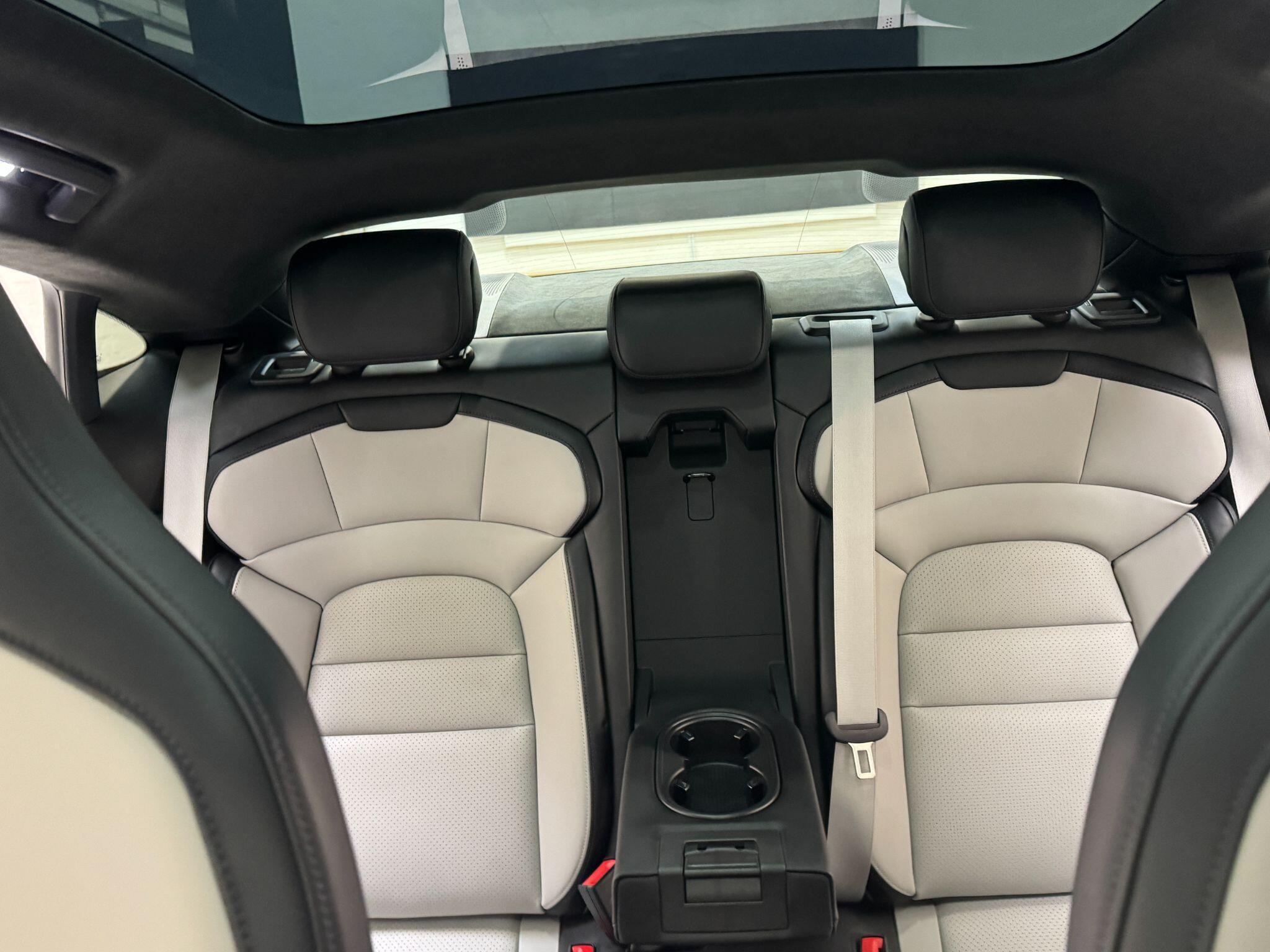 Porsche Taycan - Image 23