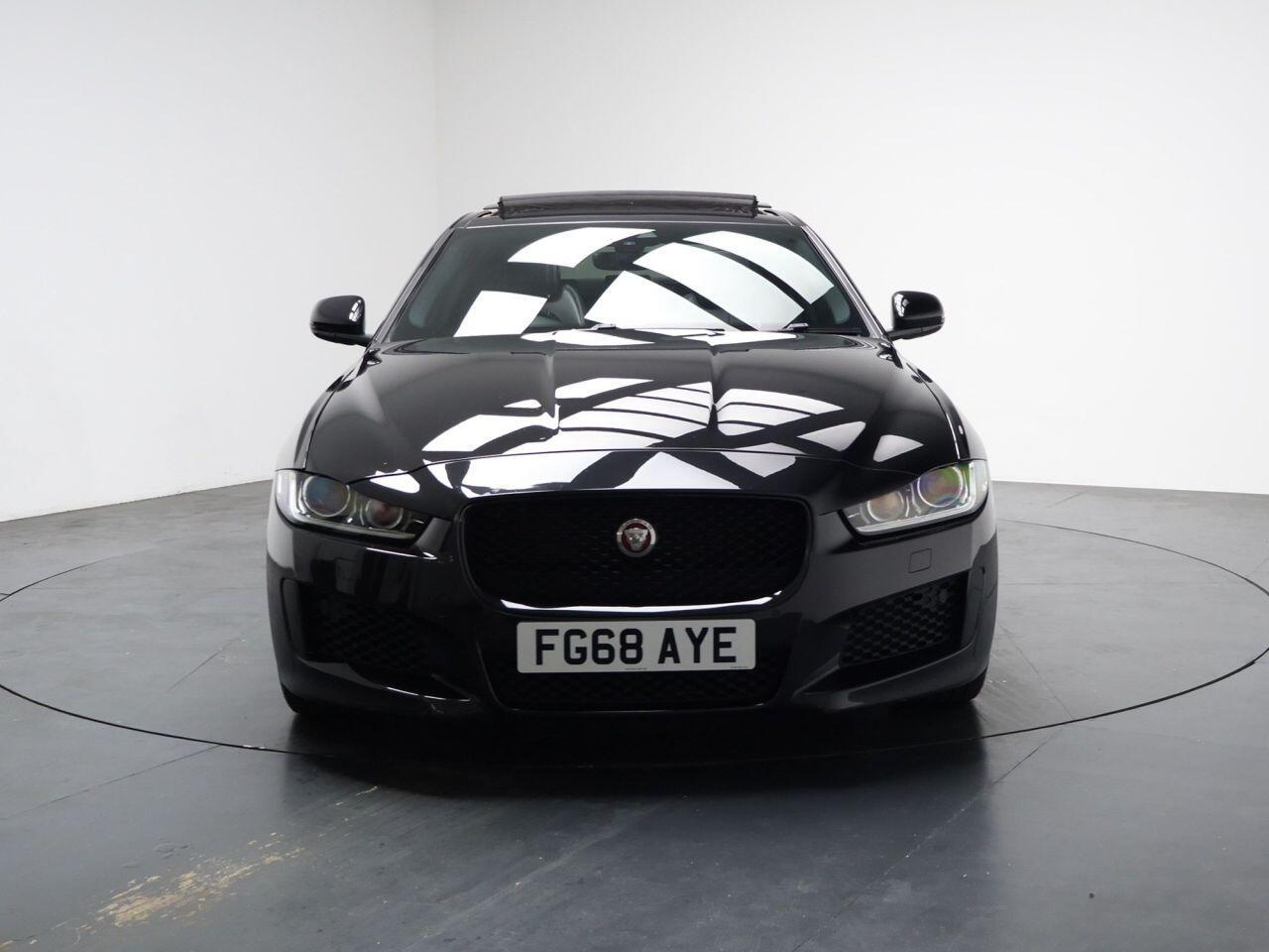 Jaguar XE - Image 2
