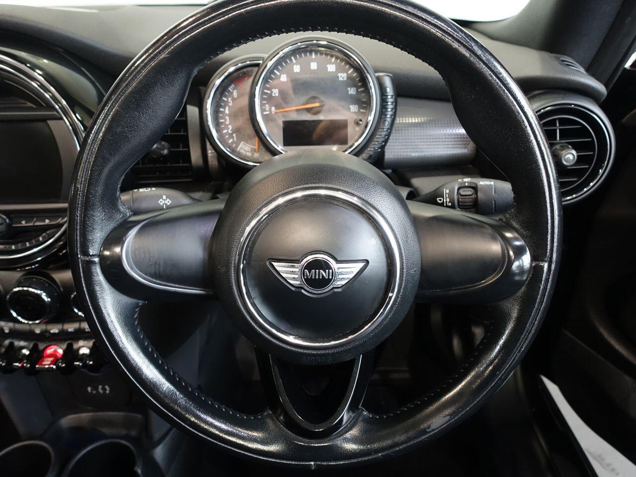 MINI Convertible - Image 18