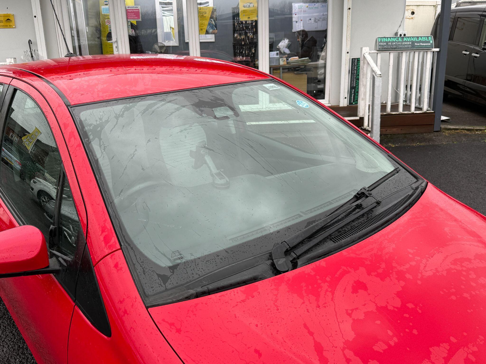 Toyota Yaris - Image 12