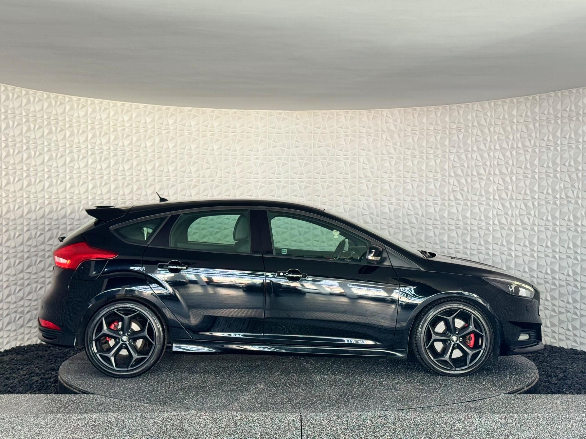 Ford Focus - Image 8