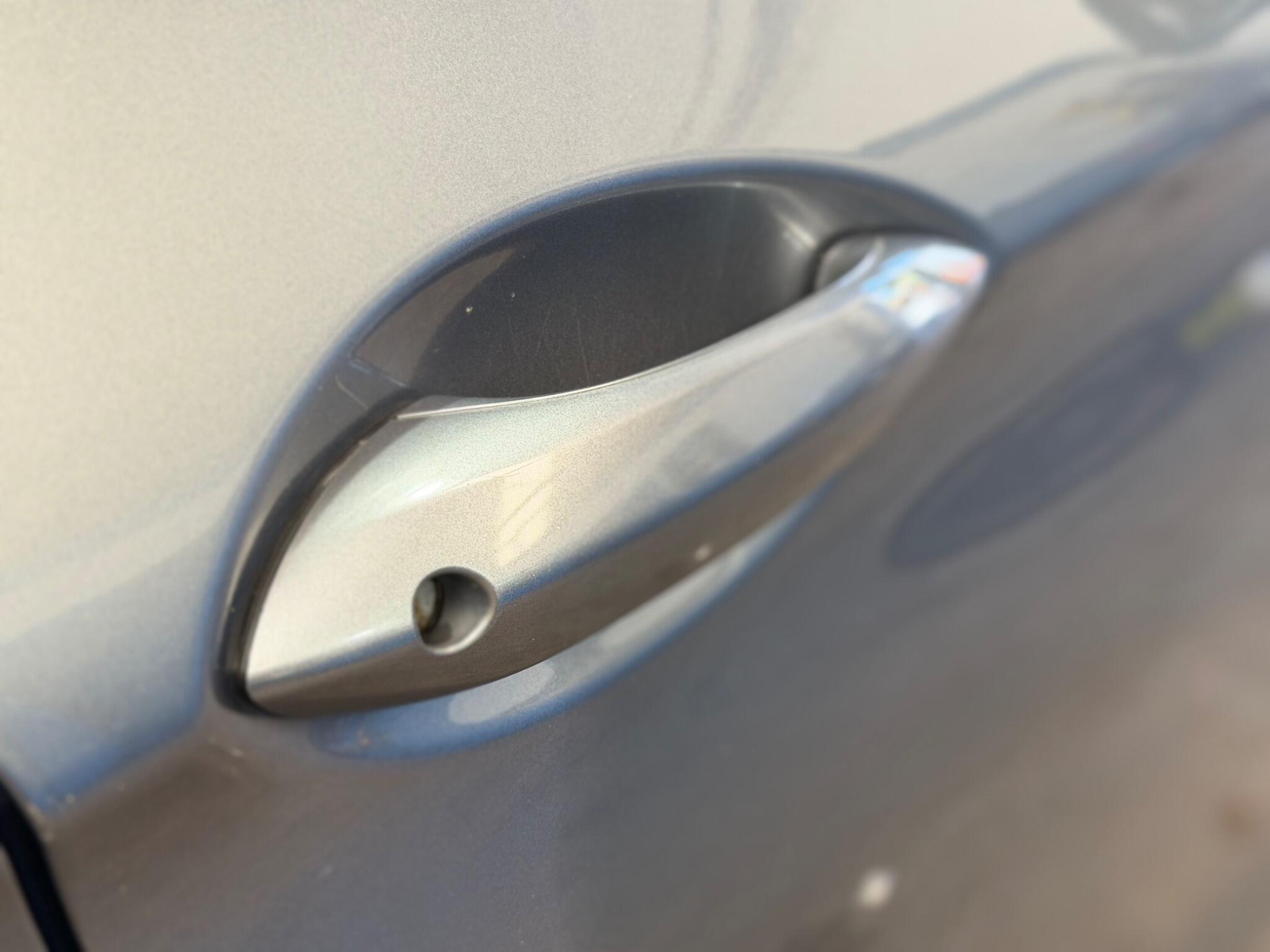 BMW 5 Series - Image 9