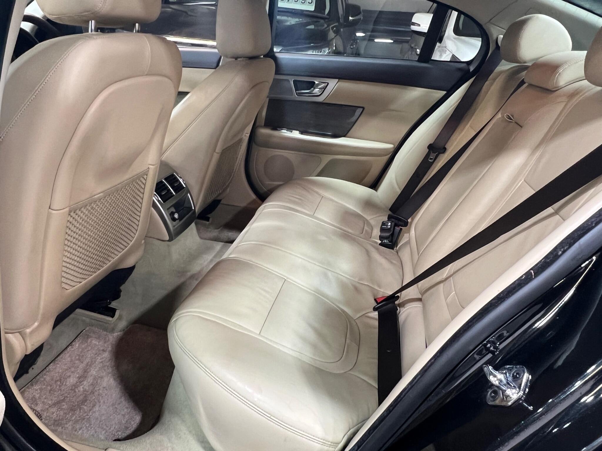 Jaguar XF - Image 11