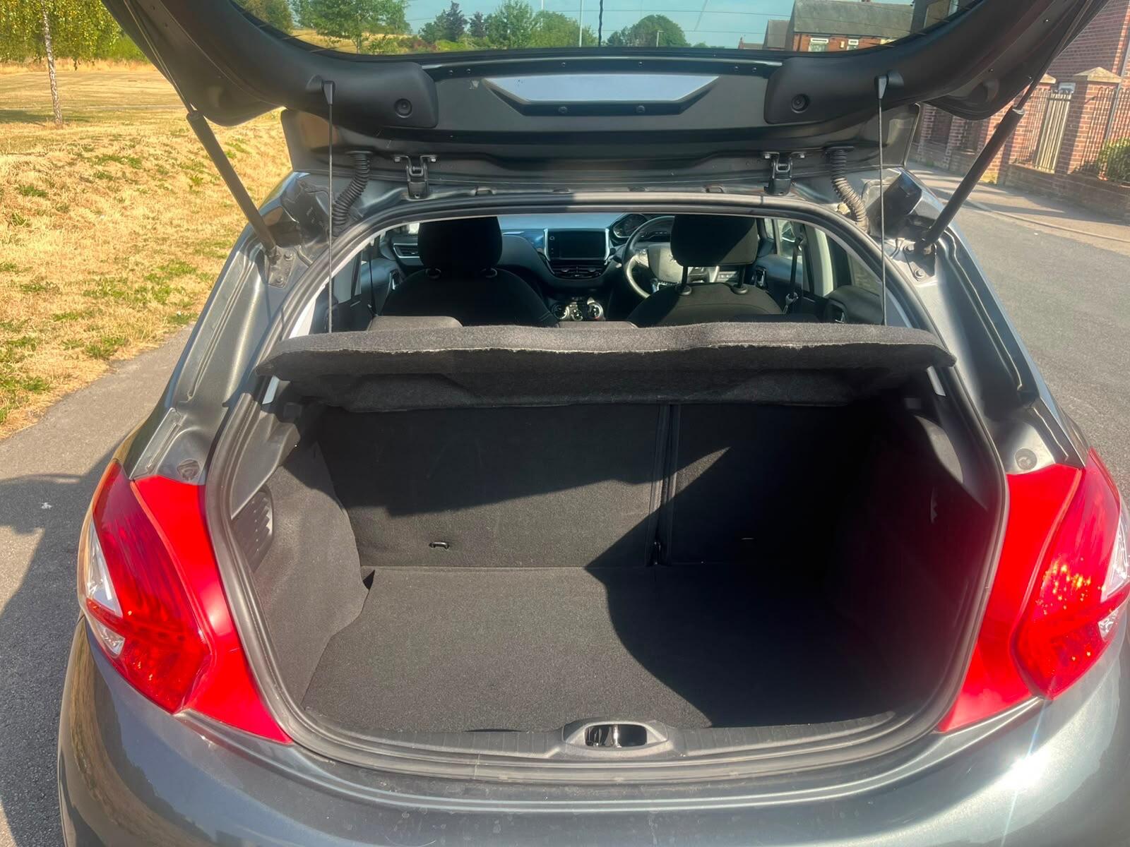 Peugeot 208 - Image 9