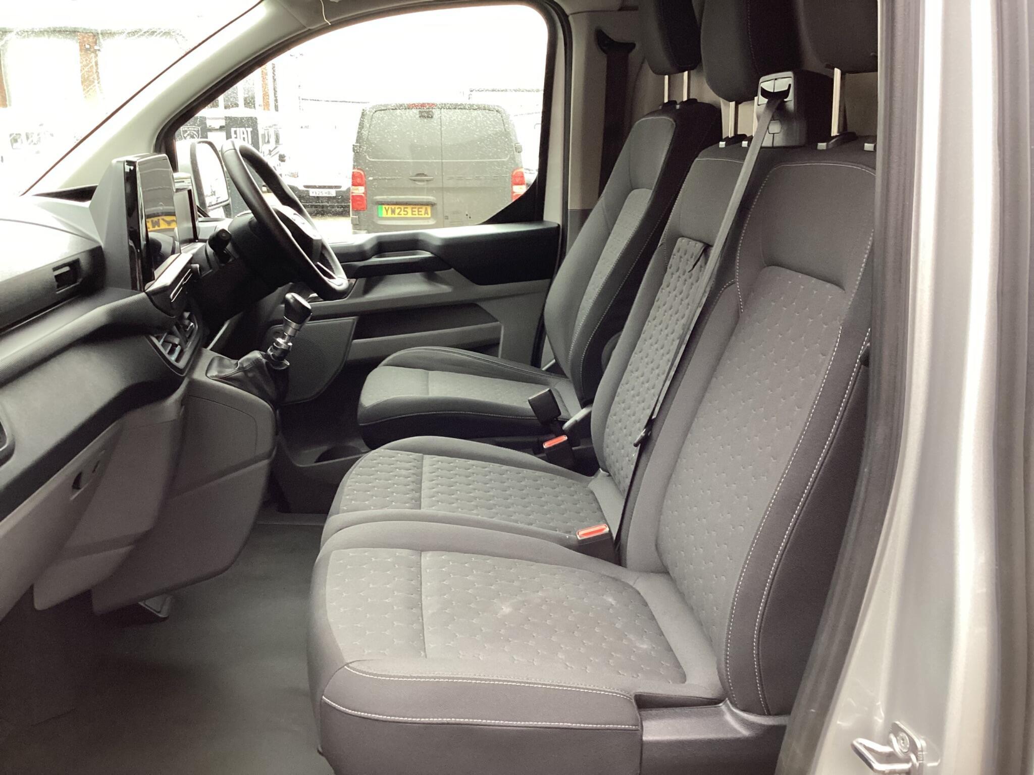 Ford Transit Custom - Image 12