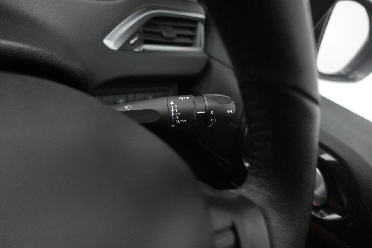 Peugeot 208 - Image 18