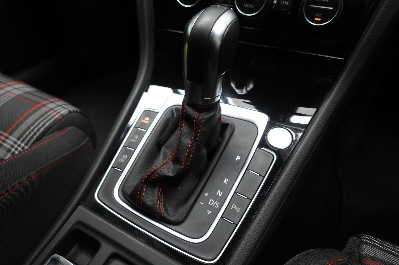 Volkswagen Golf - Image 53