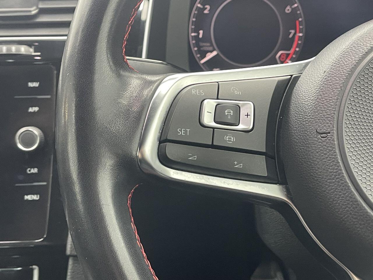 Volkswagen Golf - Image 33