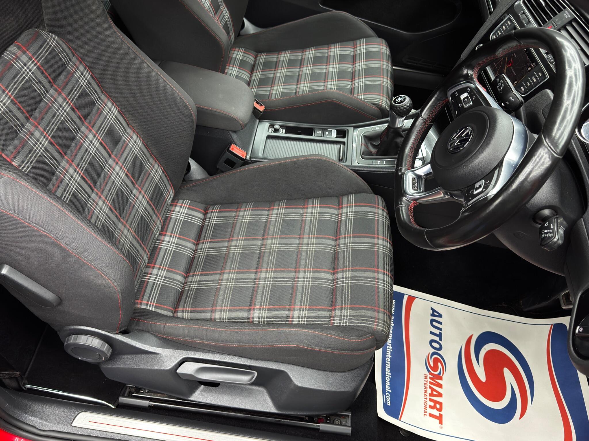 Volkswagen Golf - Image 13