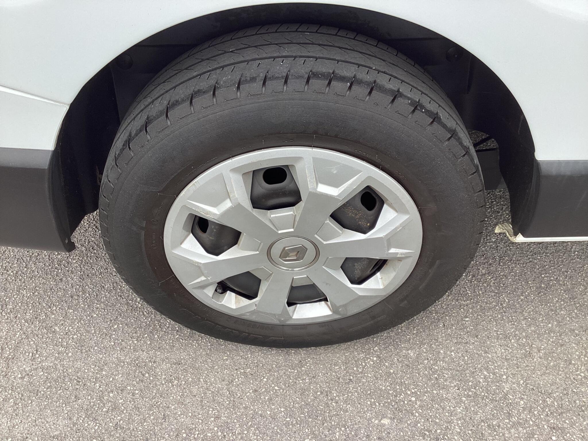 Renault Trafic - Image 18