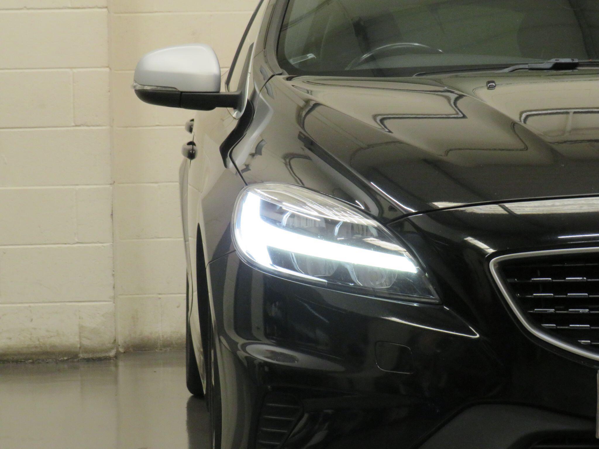Volvo V40 - Image 11