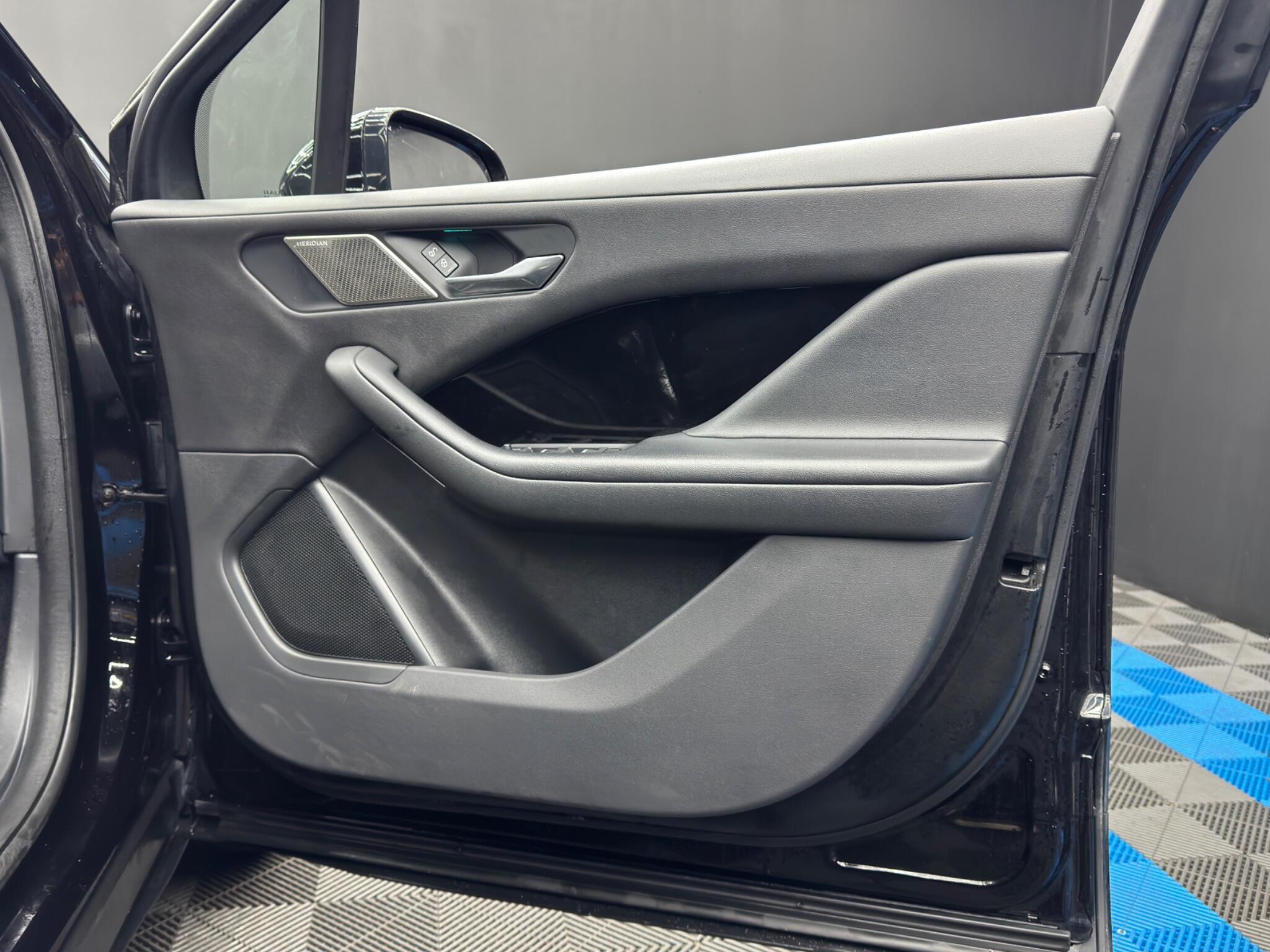 Jaguar I-Pace - Image 39