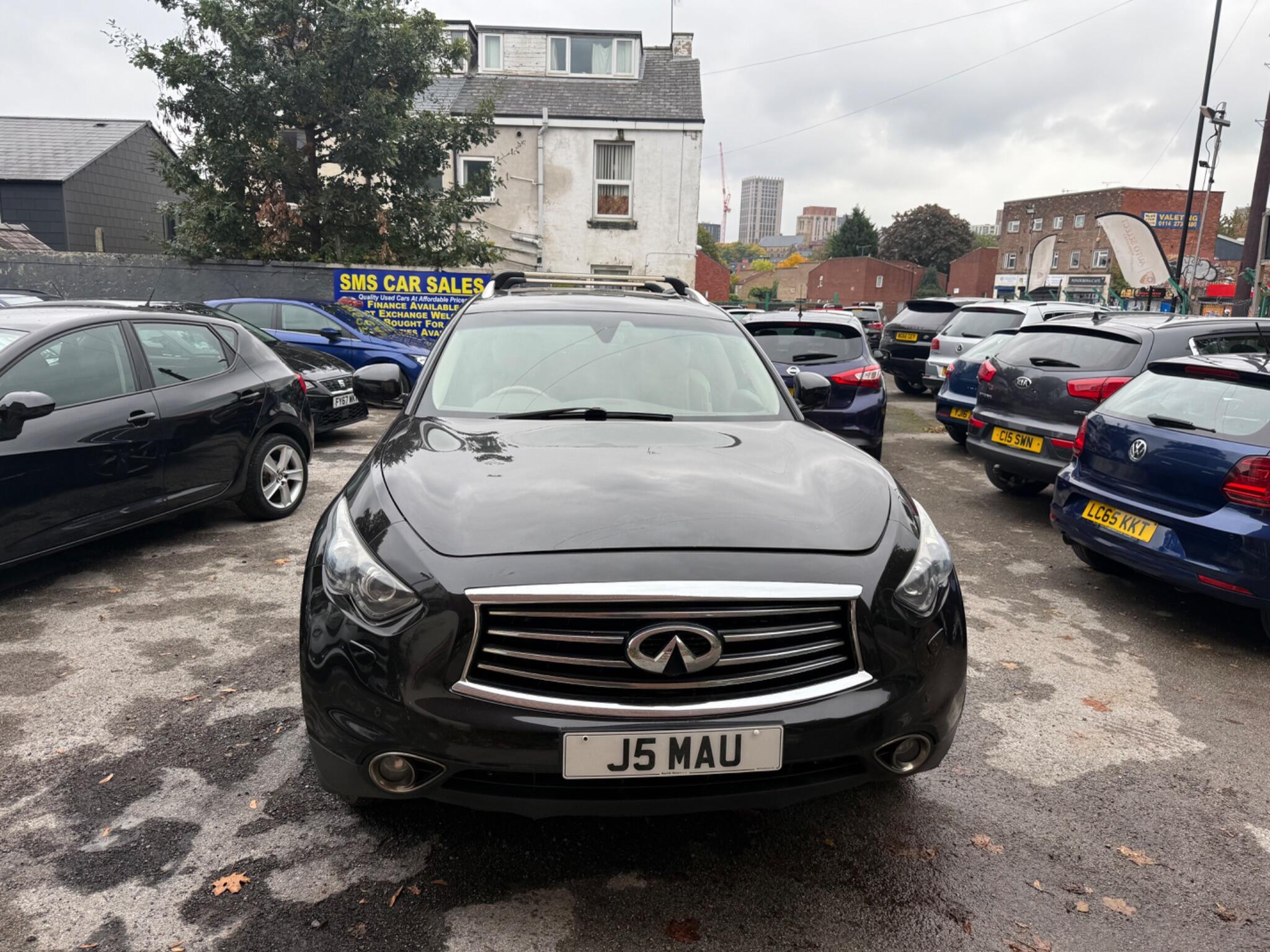 Infiniti QX70 - Image 2