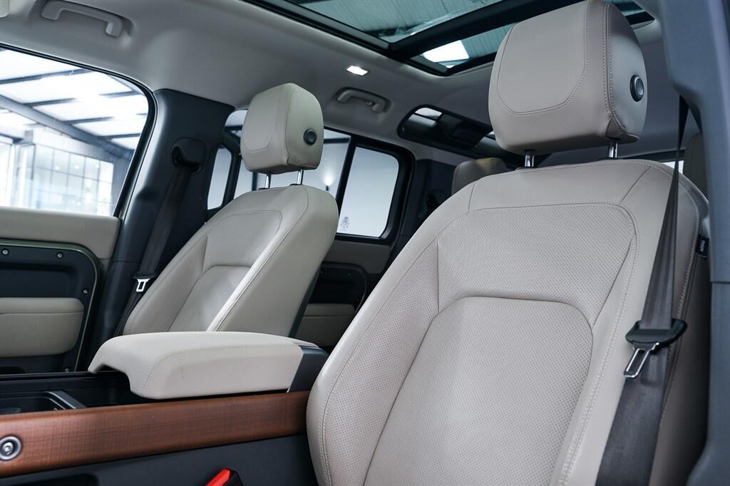 Land Rover Defender 110 - Image 12
