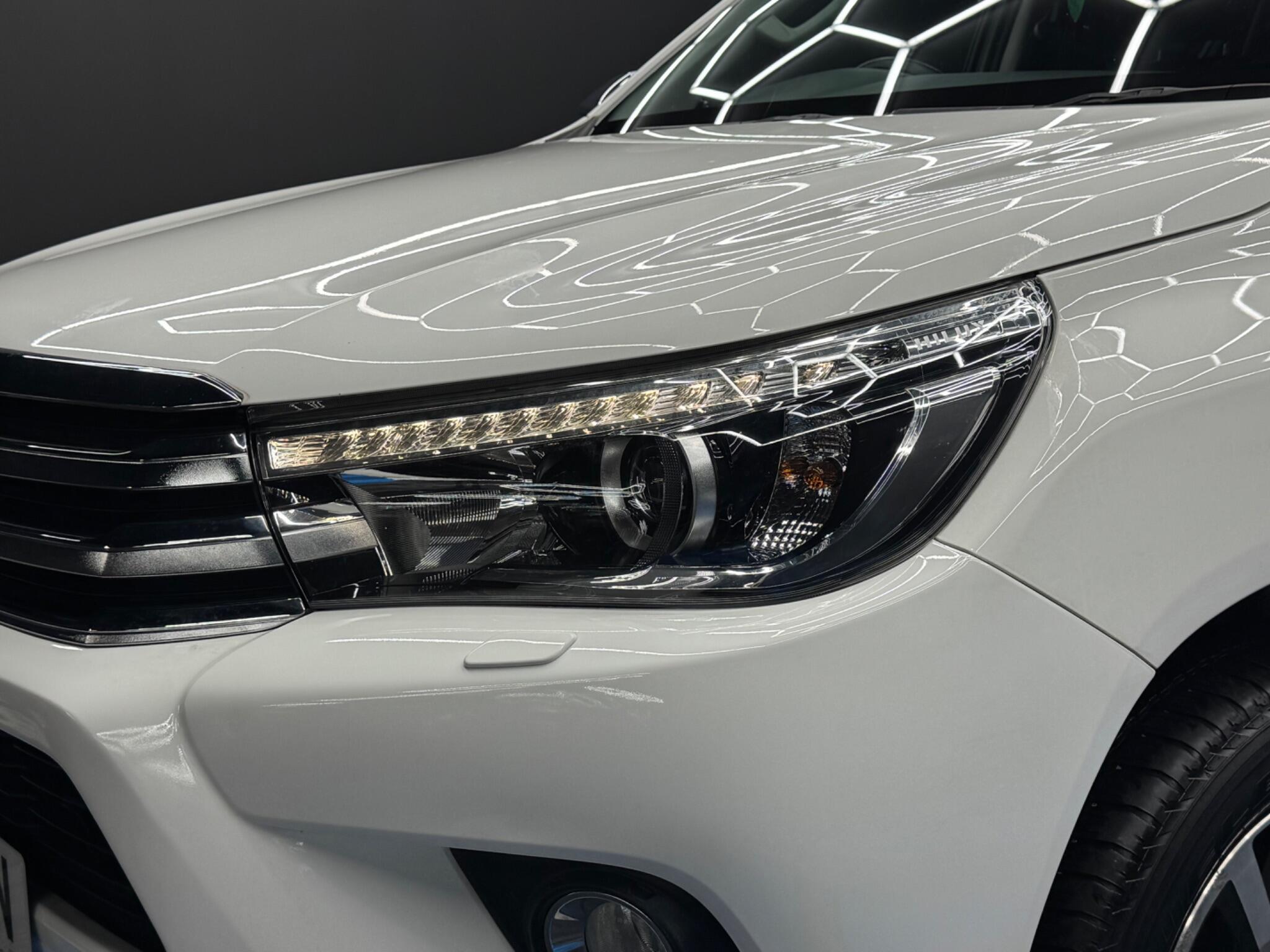 Toyota Hilux - Image 39