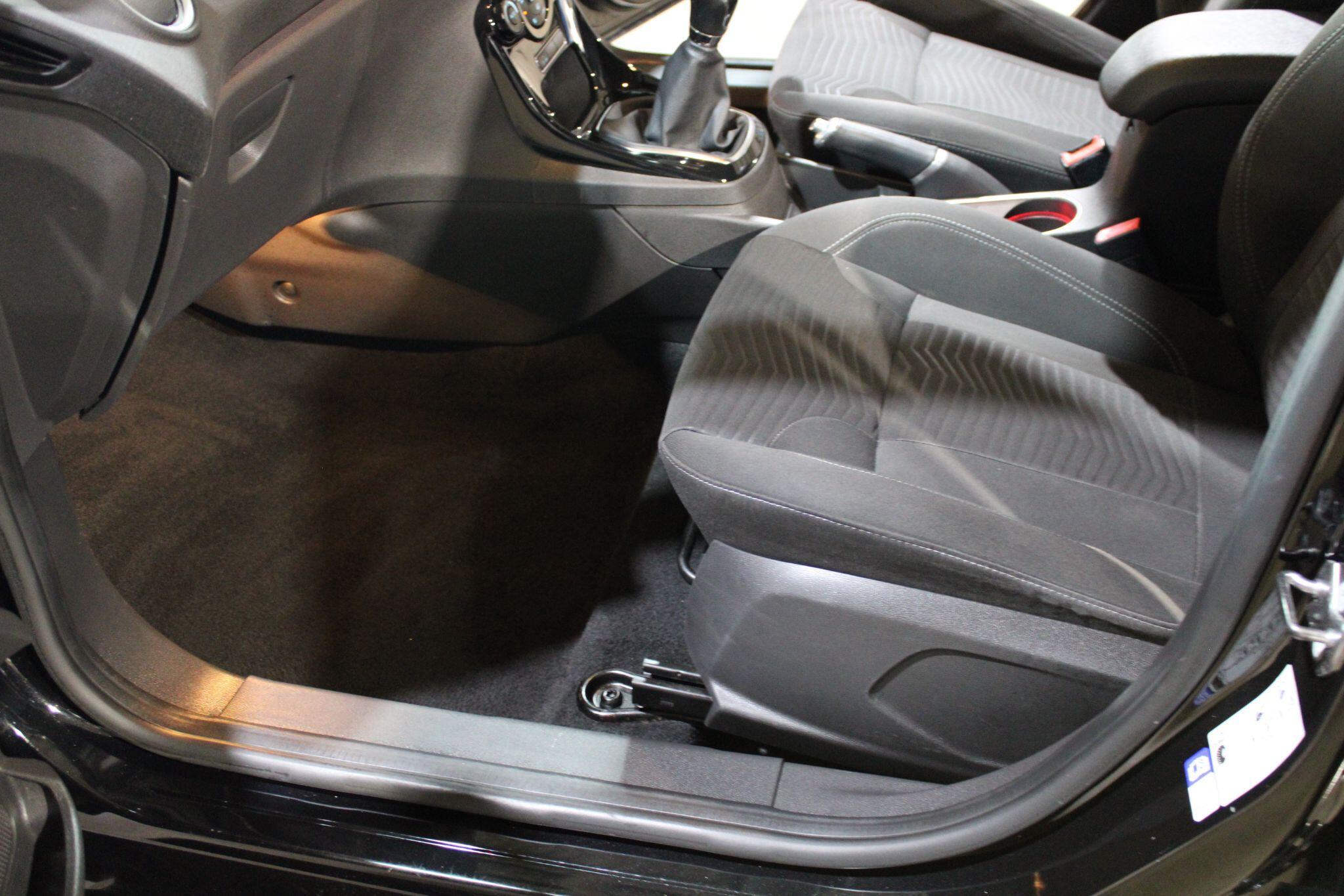 Ford Fiesta - Image 22