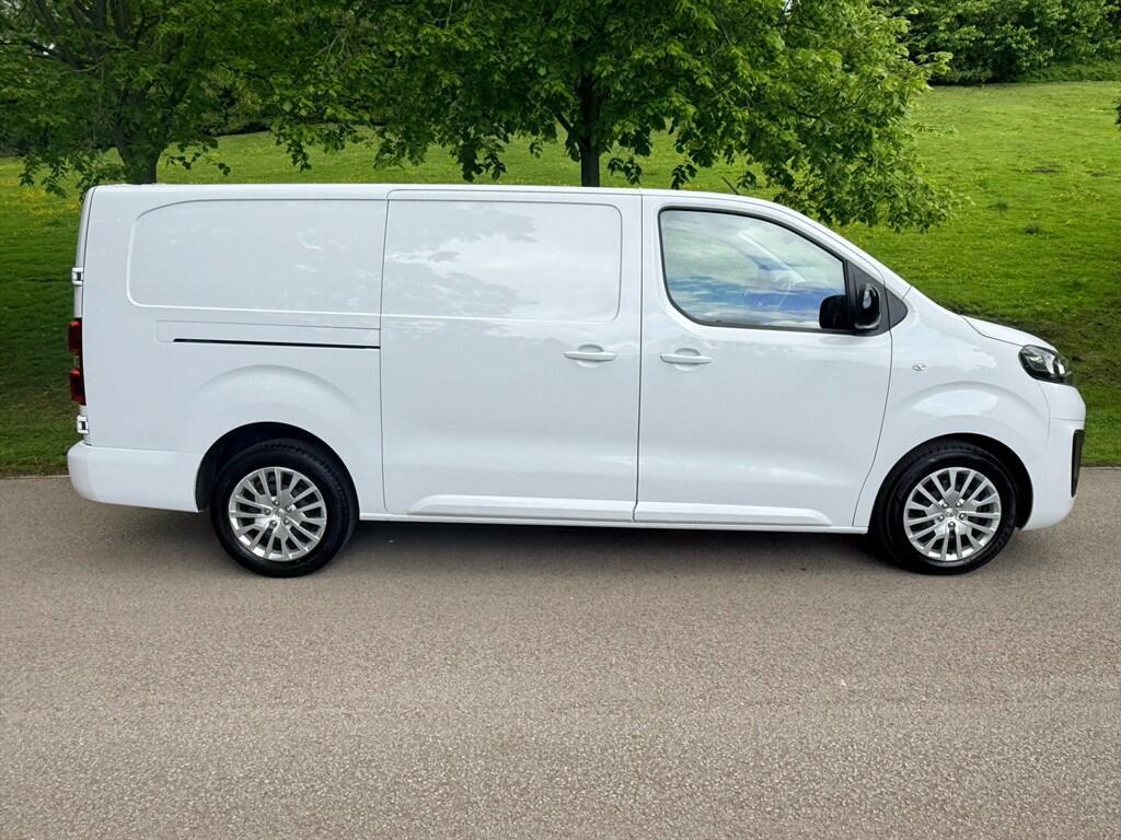 Vauxhall Vivaro - Image 2