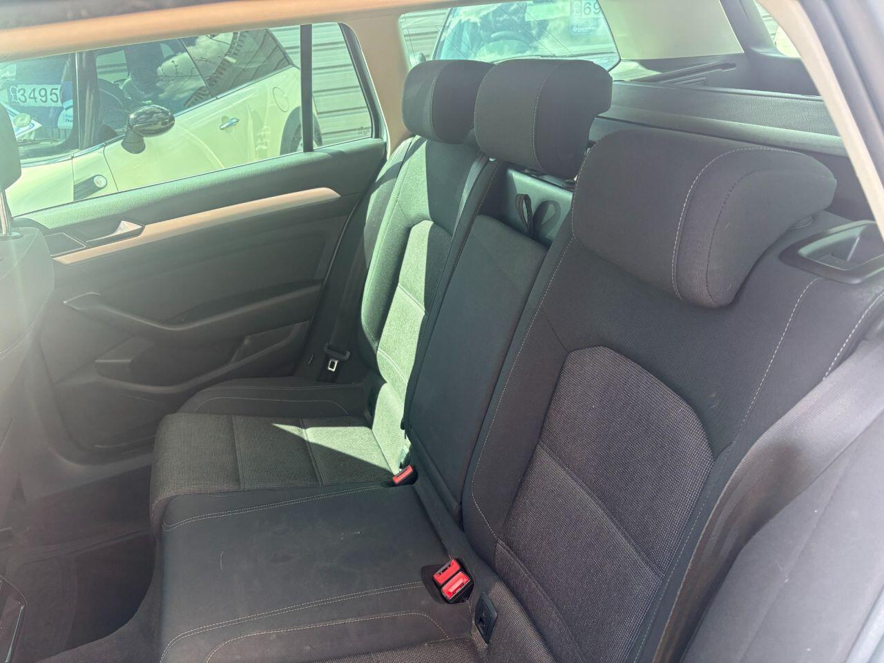 Volkswagen Passat - Image 17