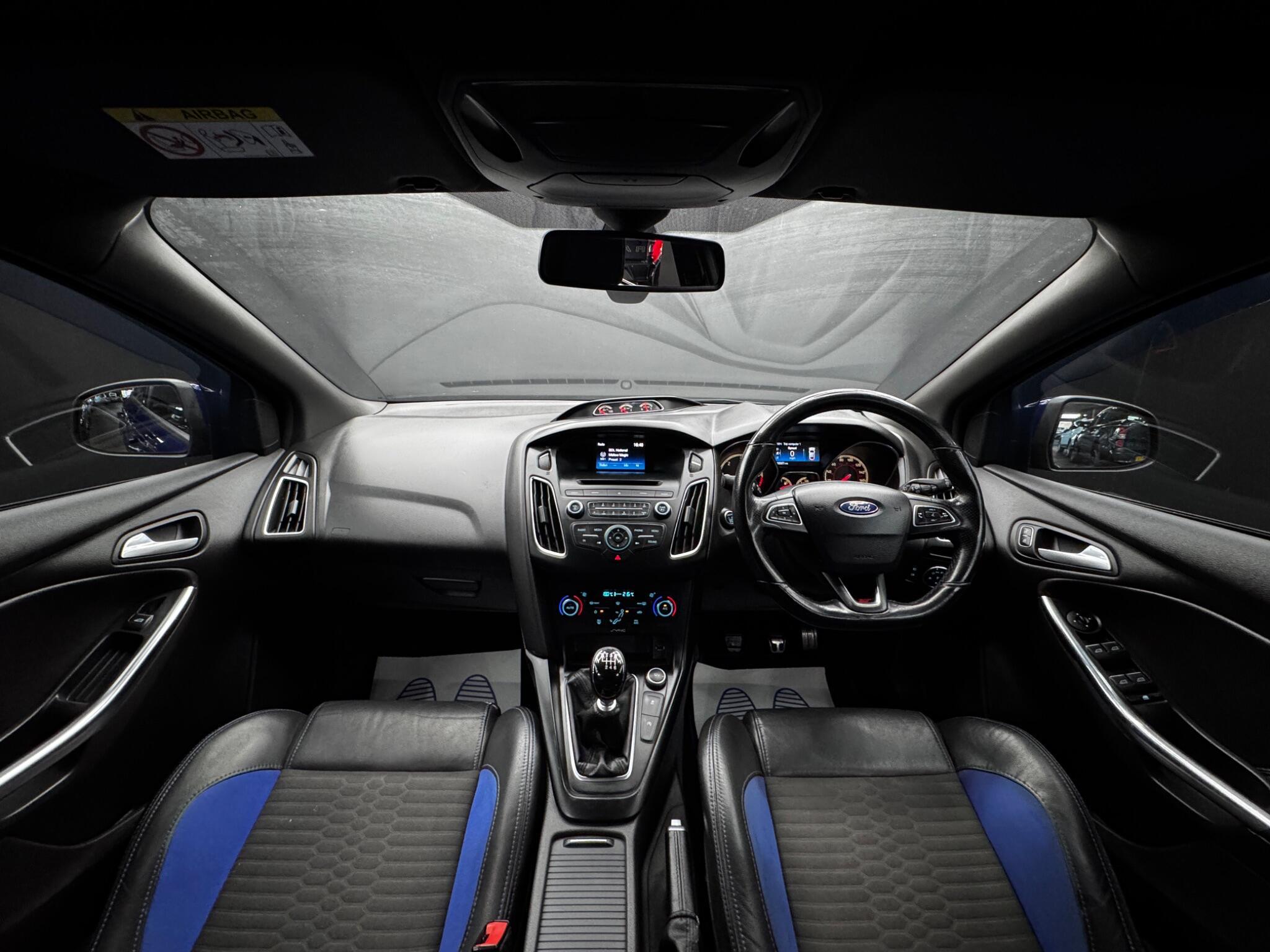Ford Focus - Image 17