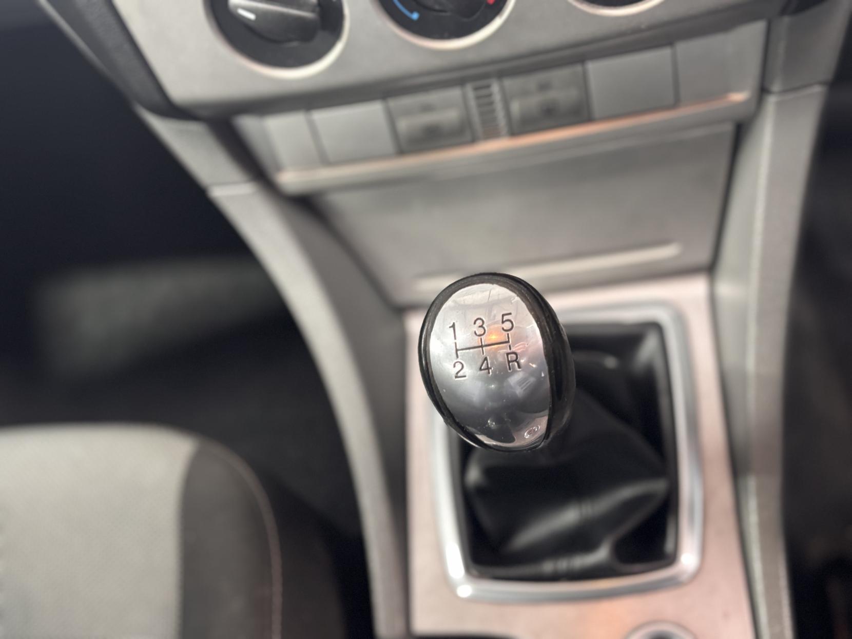 Ford Focus - Image 18