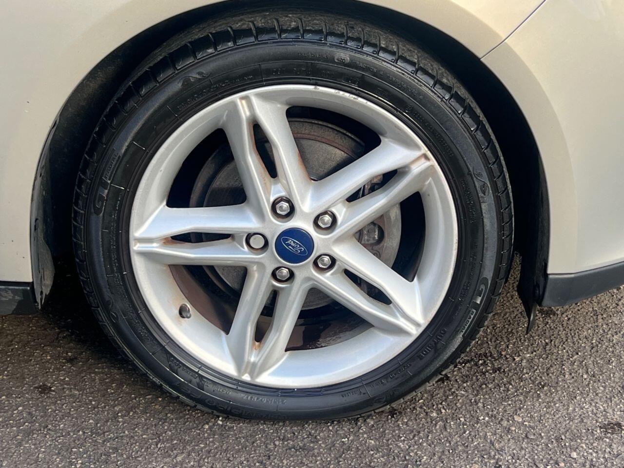 Ford Focus - Image 14