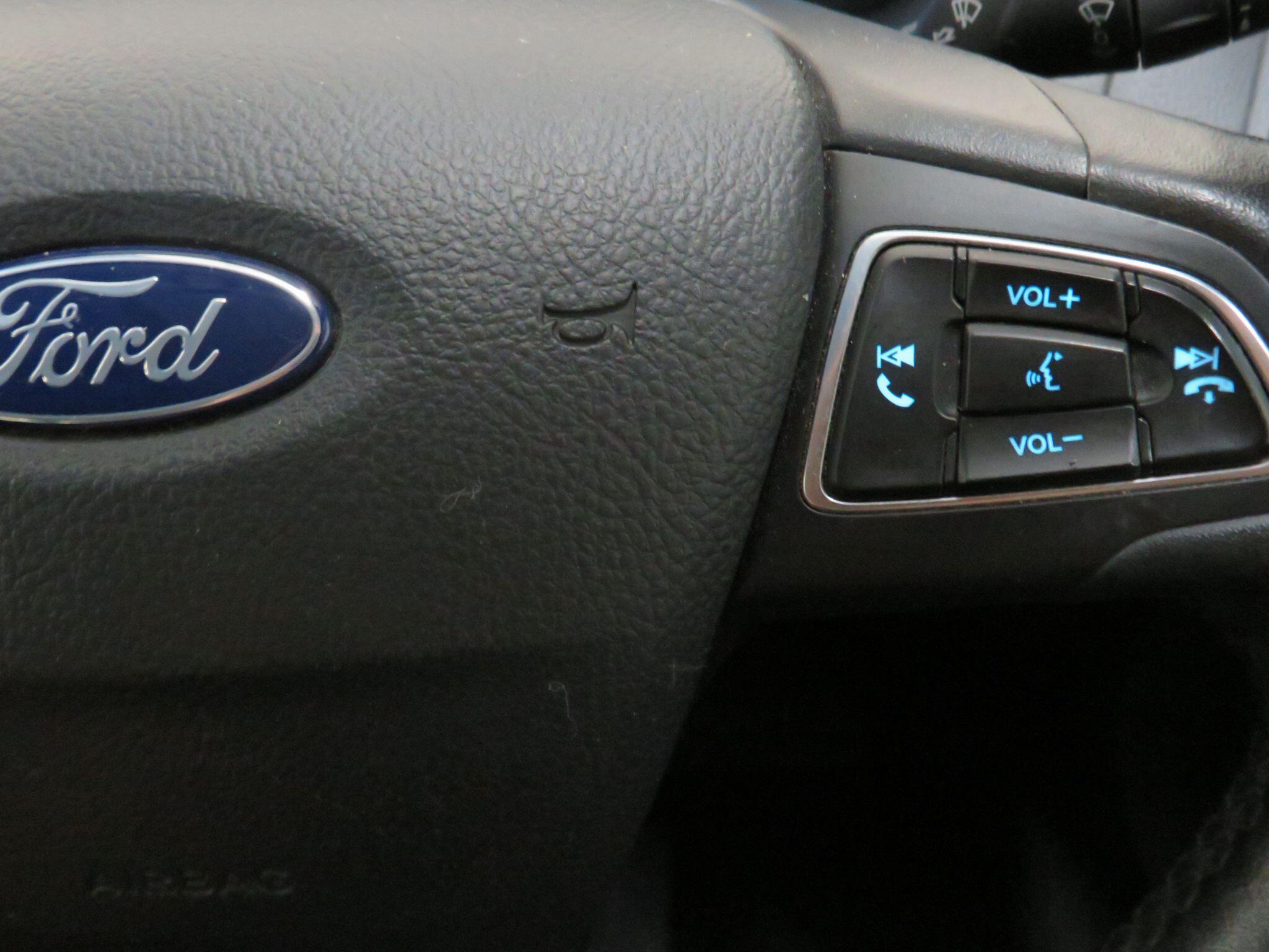 Ford Focus - Image 16