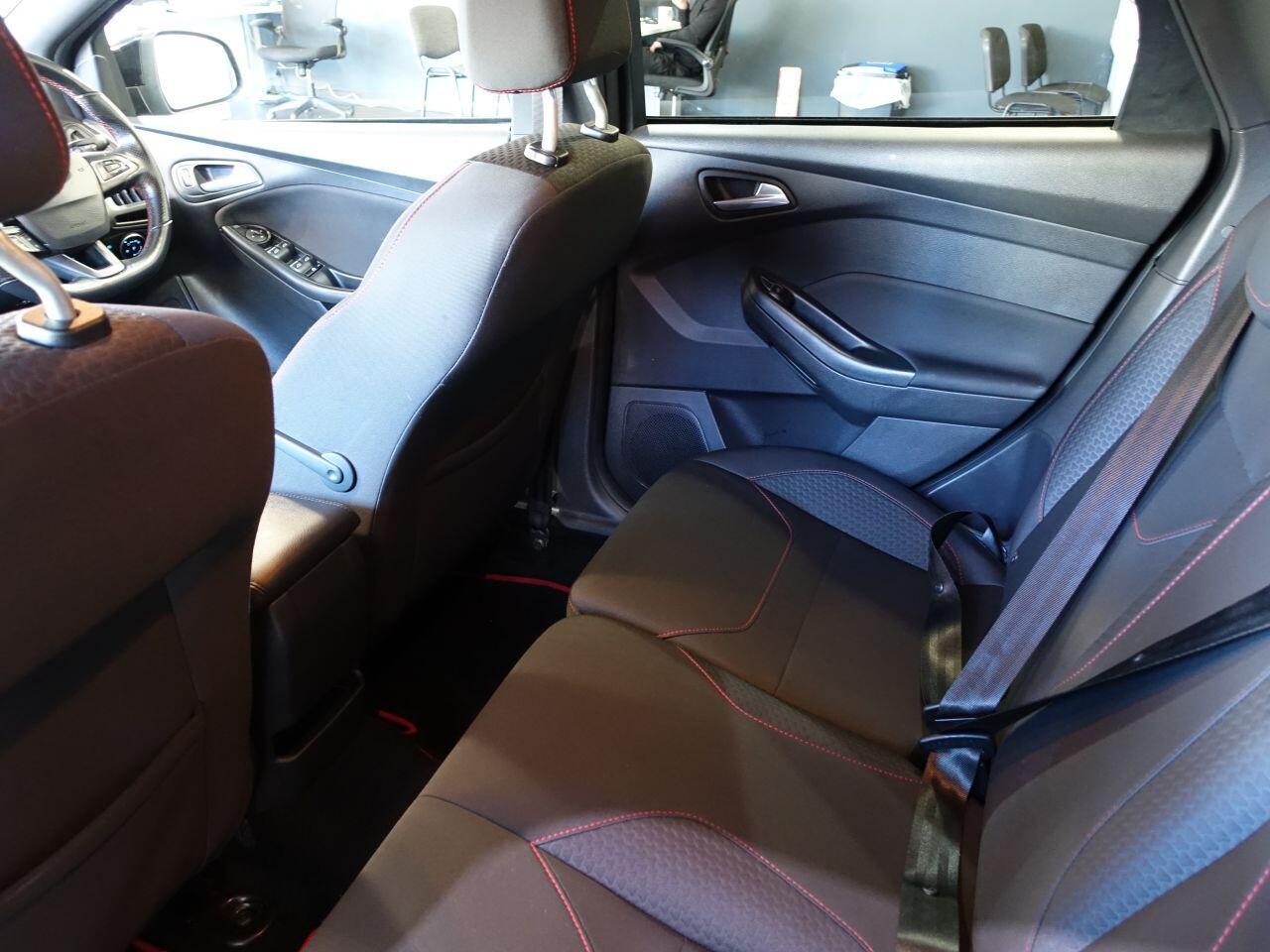 Ford Focus - Image 16