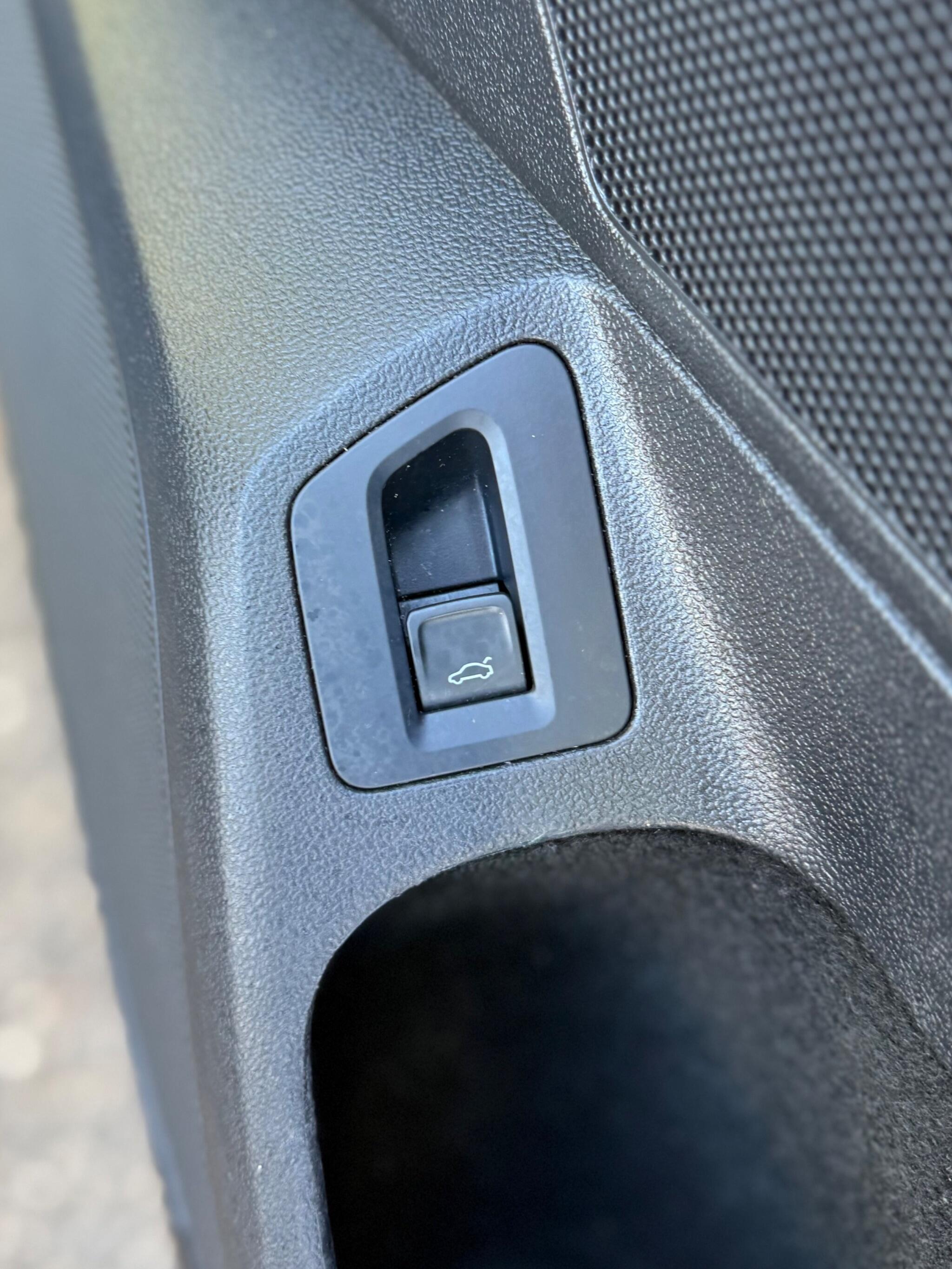 Volkswagen Passat - Image 46