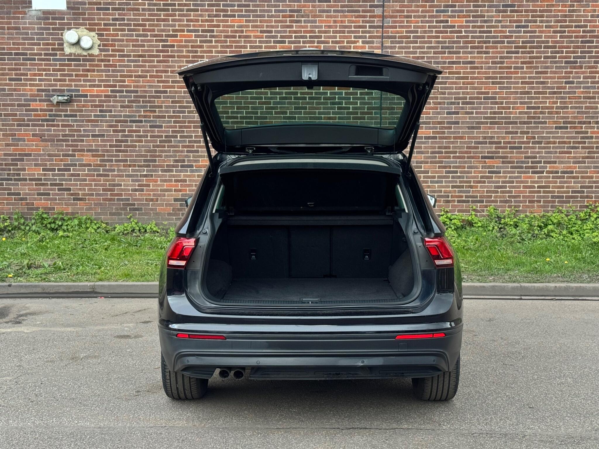Volkswagen Tiguan - Image 18