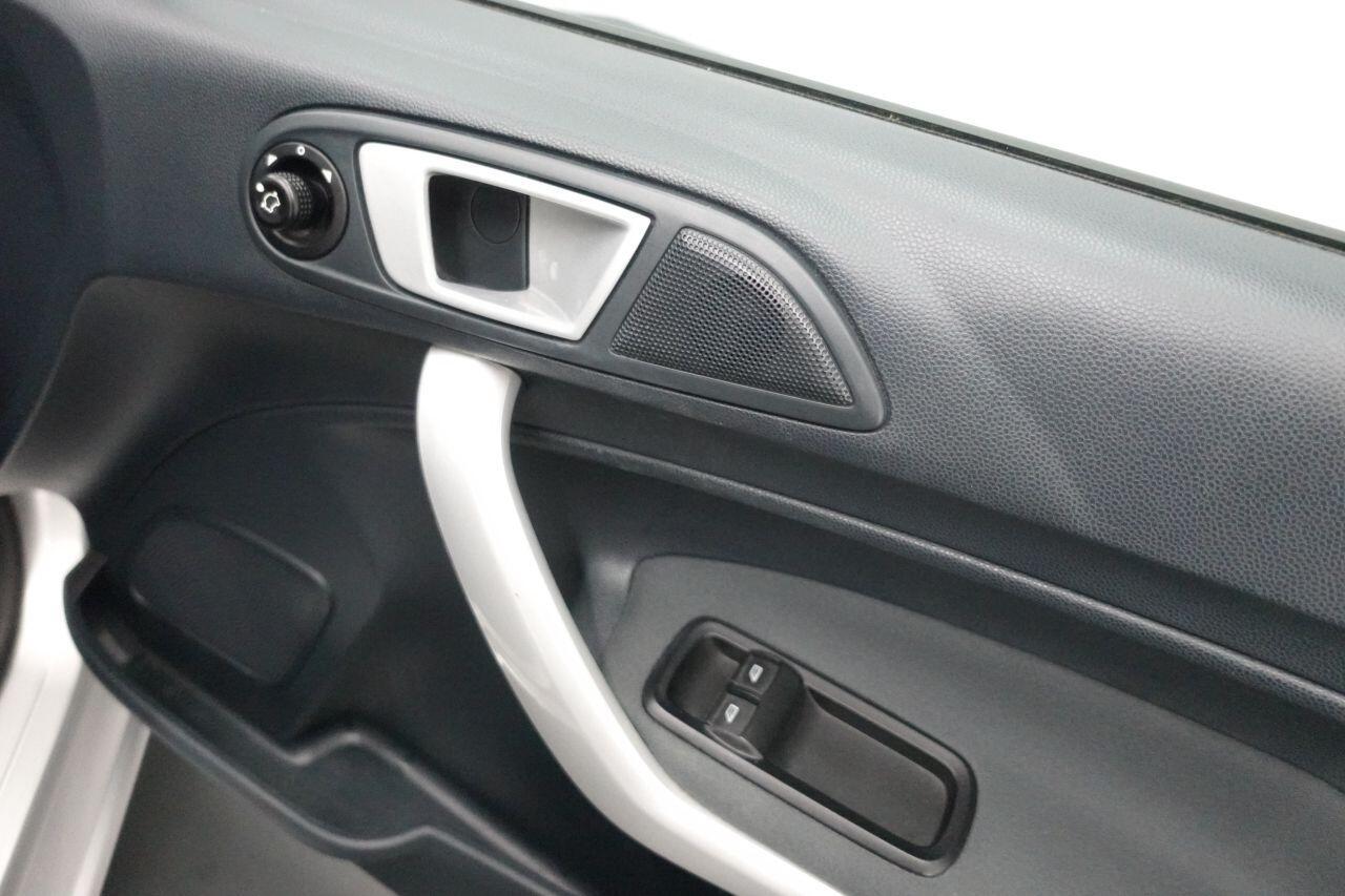 Ford Fiesta - Image 18