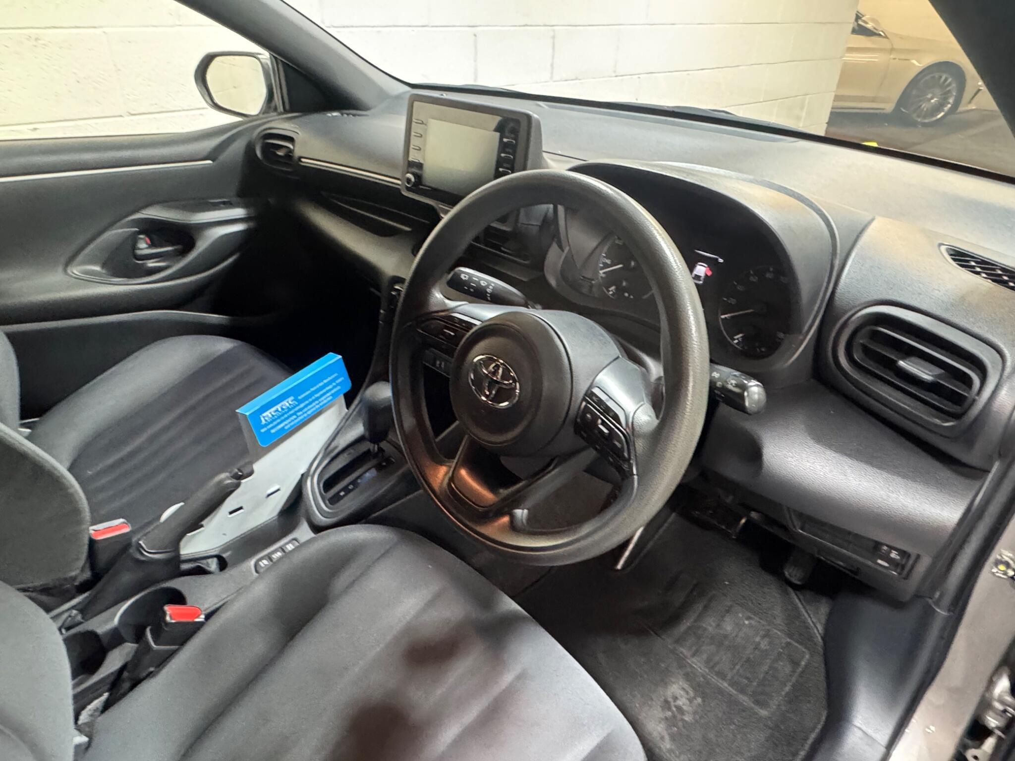 Toyota Yaris - Image 8