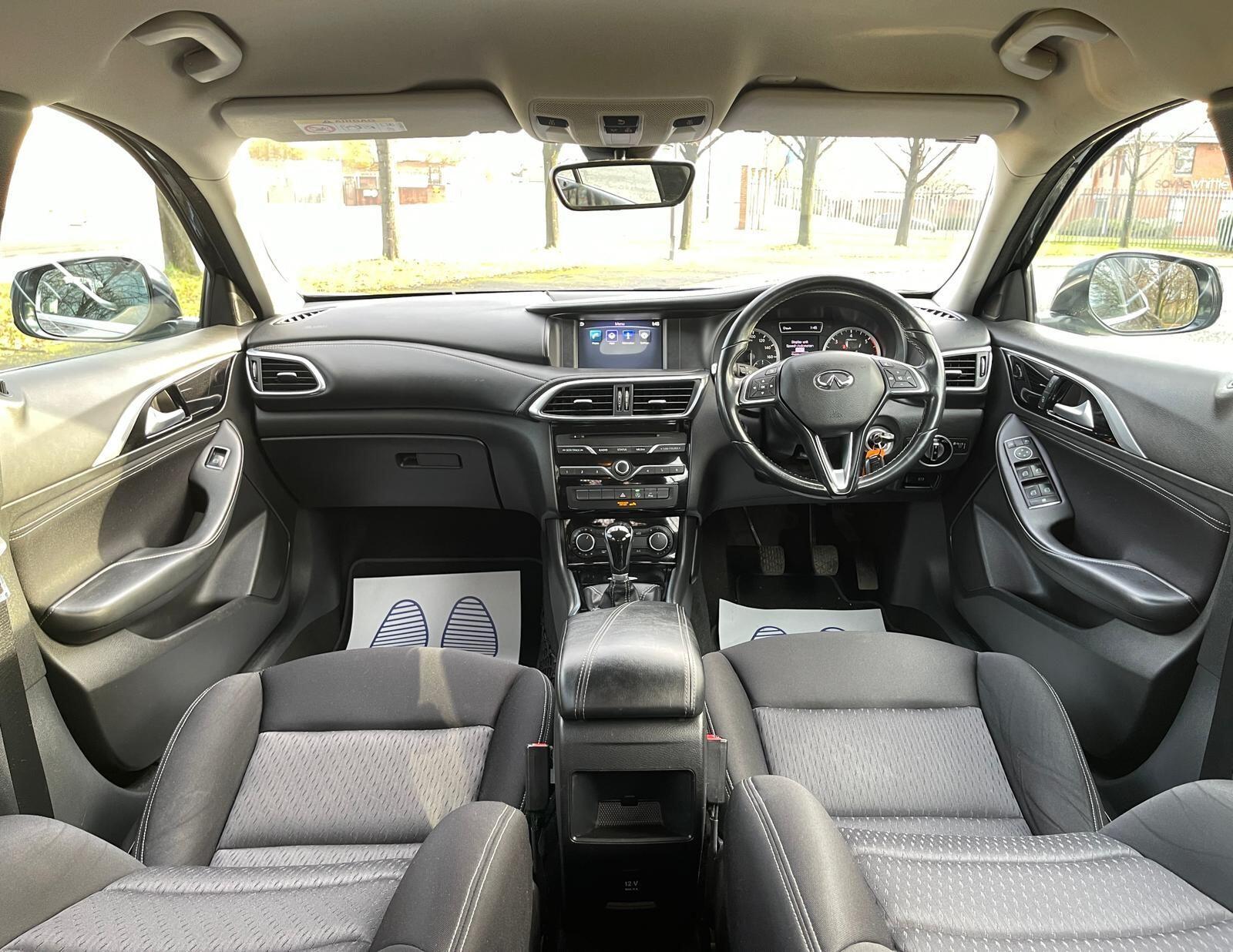 Infiniti Q30 - Image 13